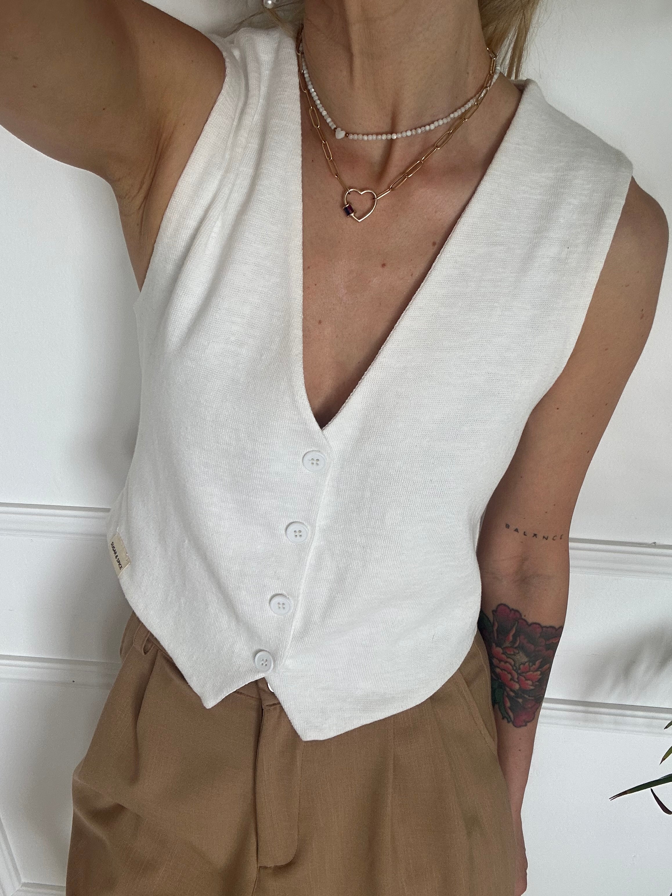 ווסט כפתורים לבן