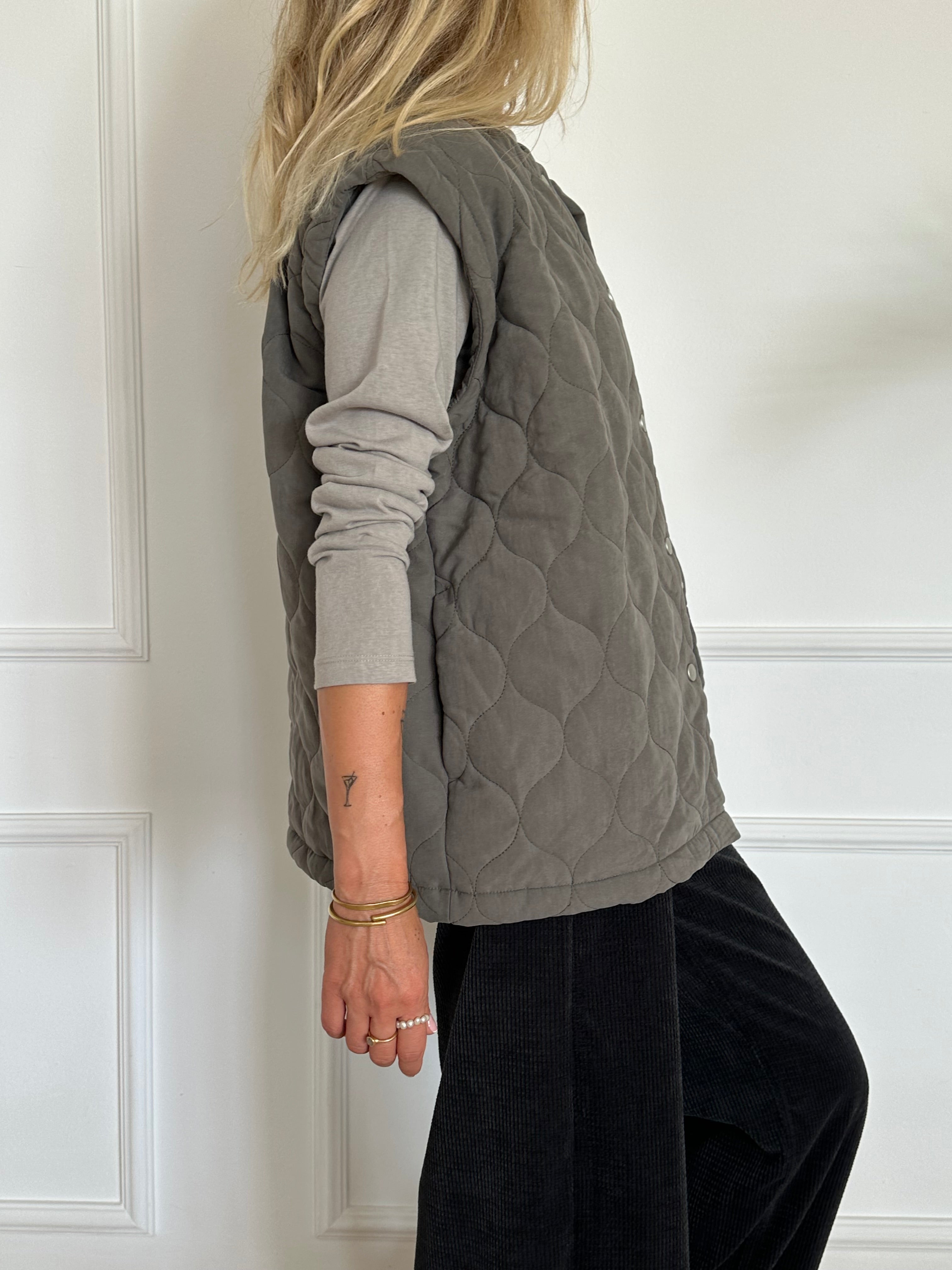 אפודת קויילטים olive