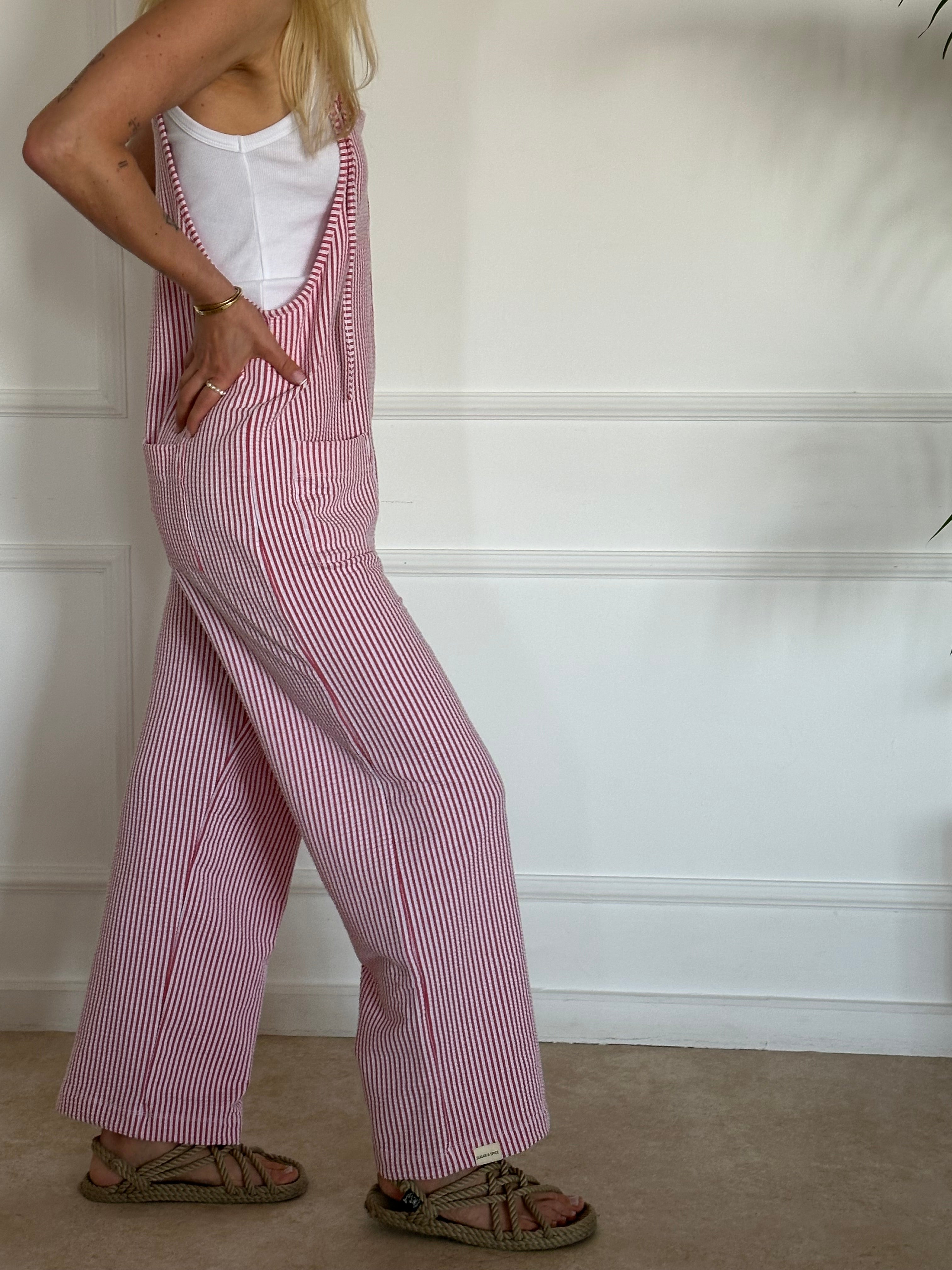 אוברול פסים אדומים