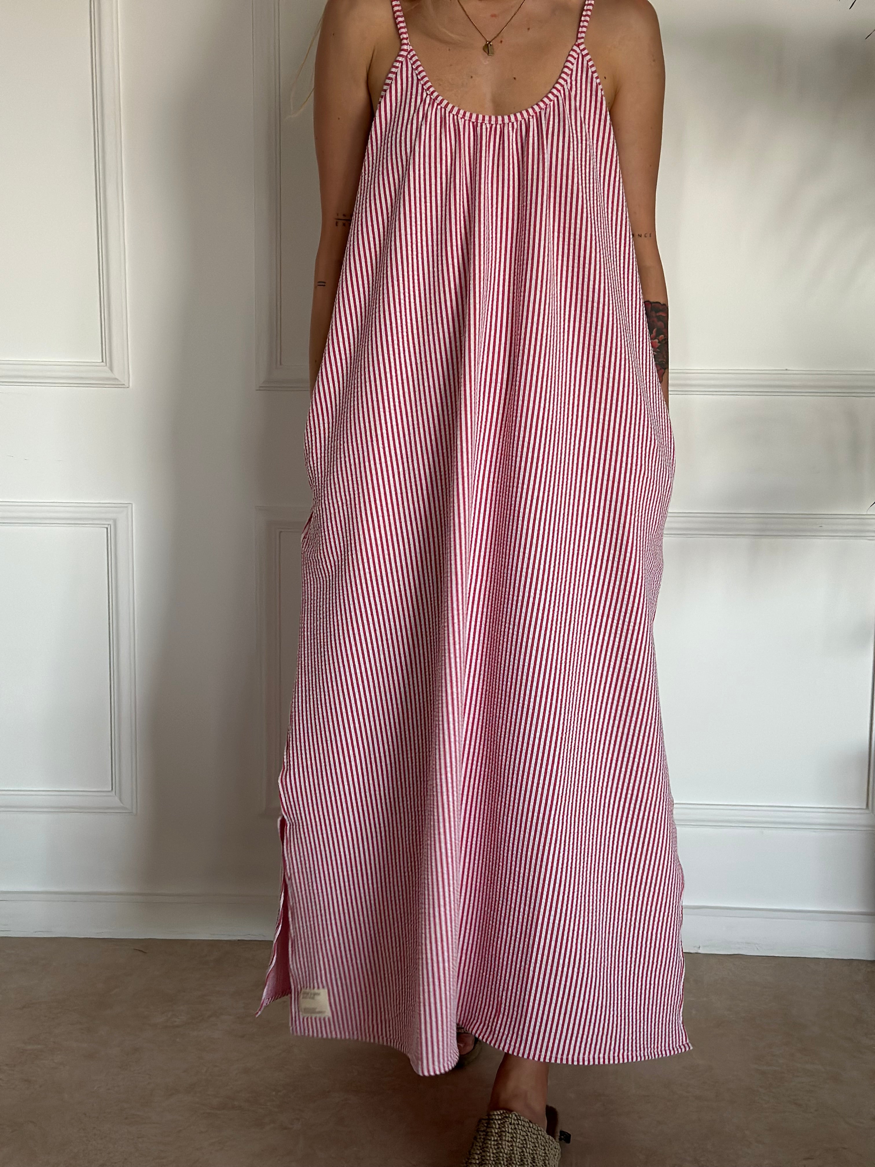 שמלת ELLA פסים אדומים