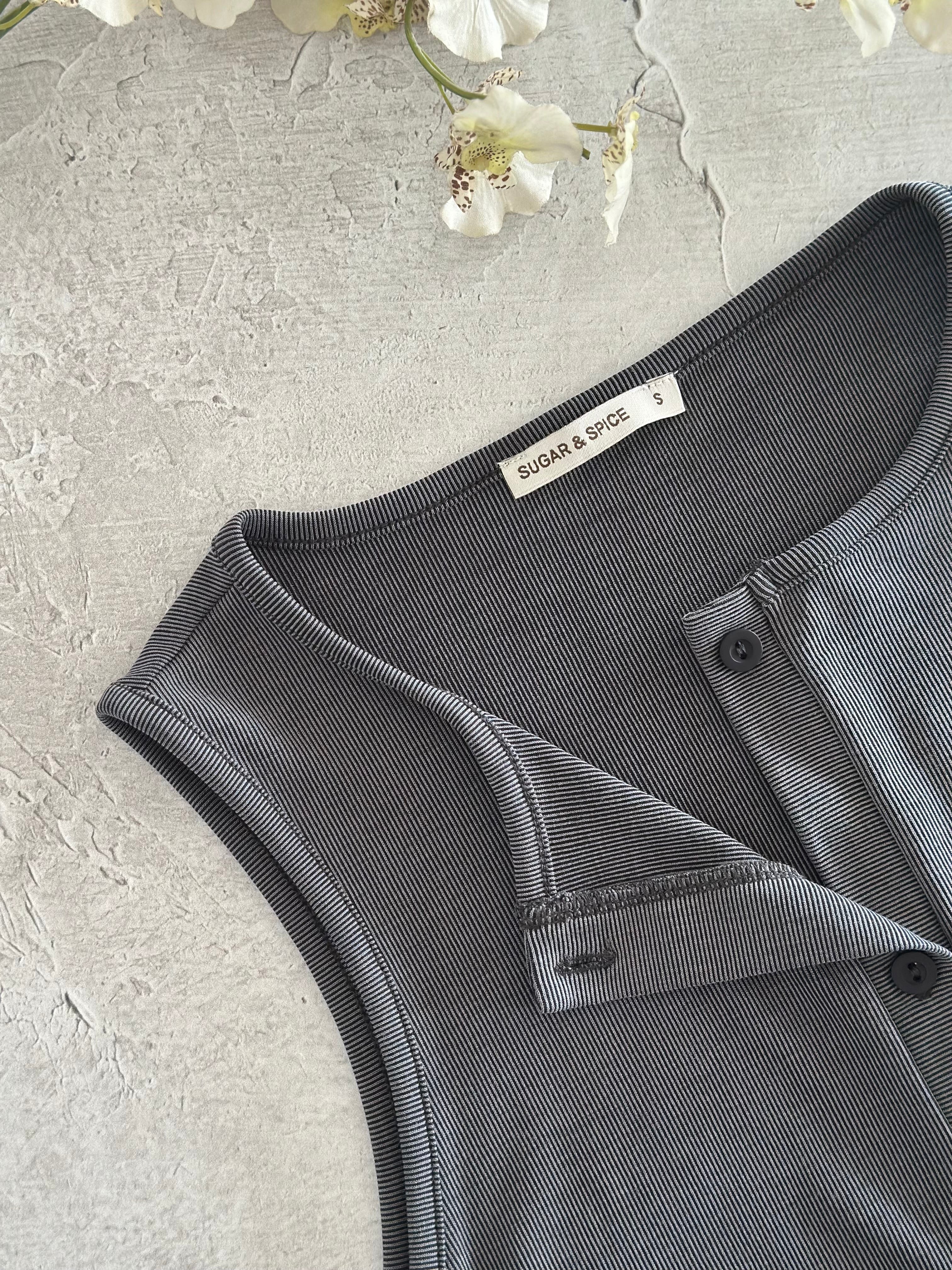 מארז 2 טופ כפתורים לבן + אפור פסים דקים