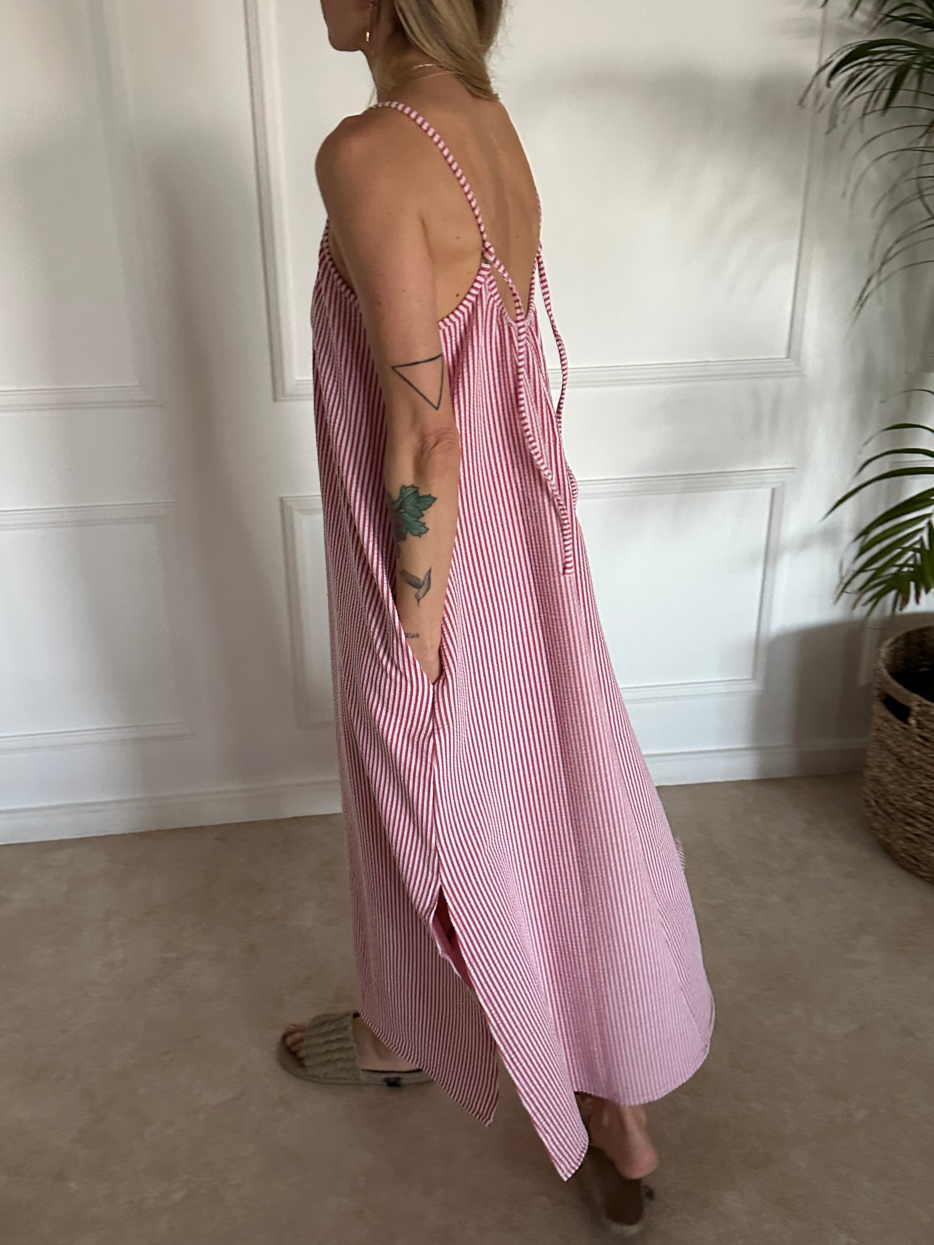 שמלת ELLA פסים אדומים