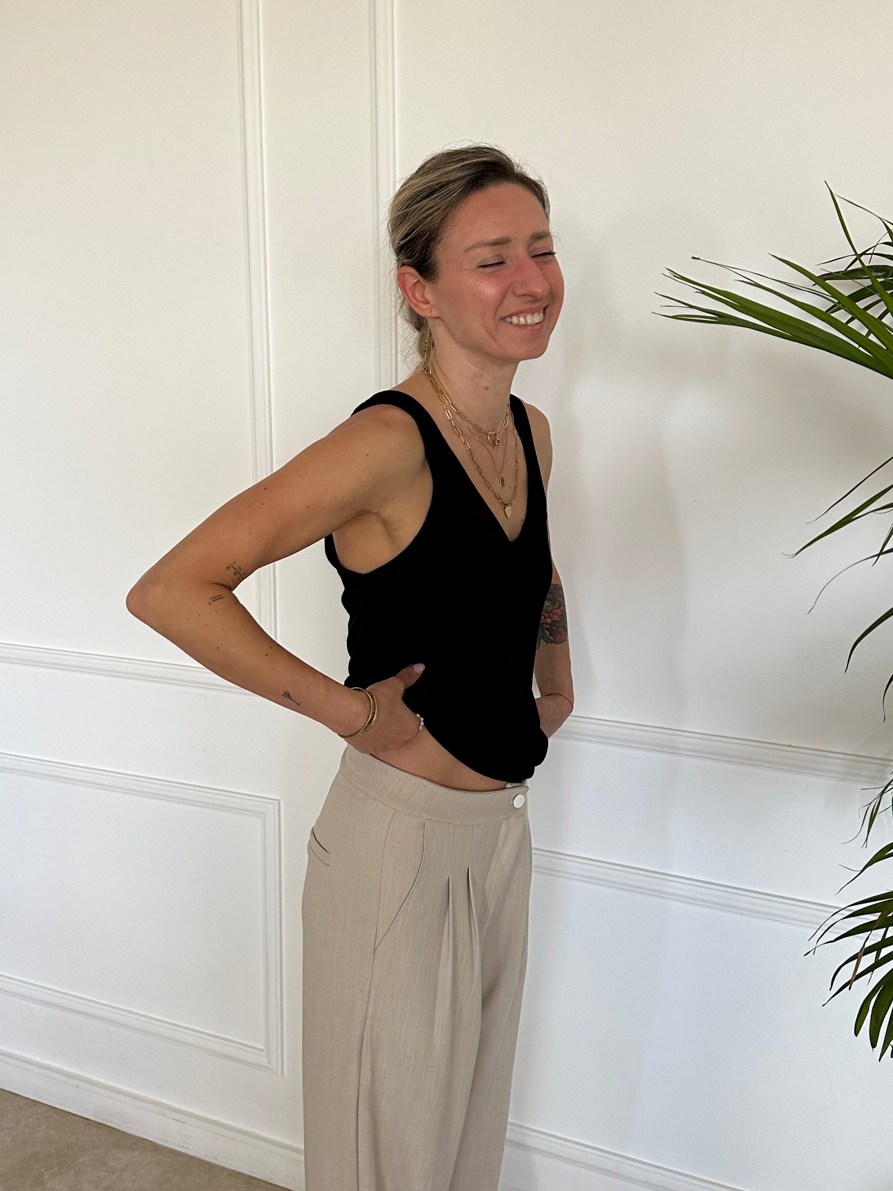 גופיית ניס סלאב פשתן שחורה