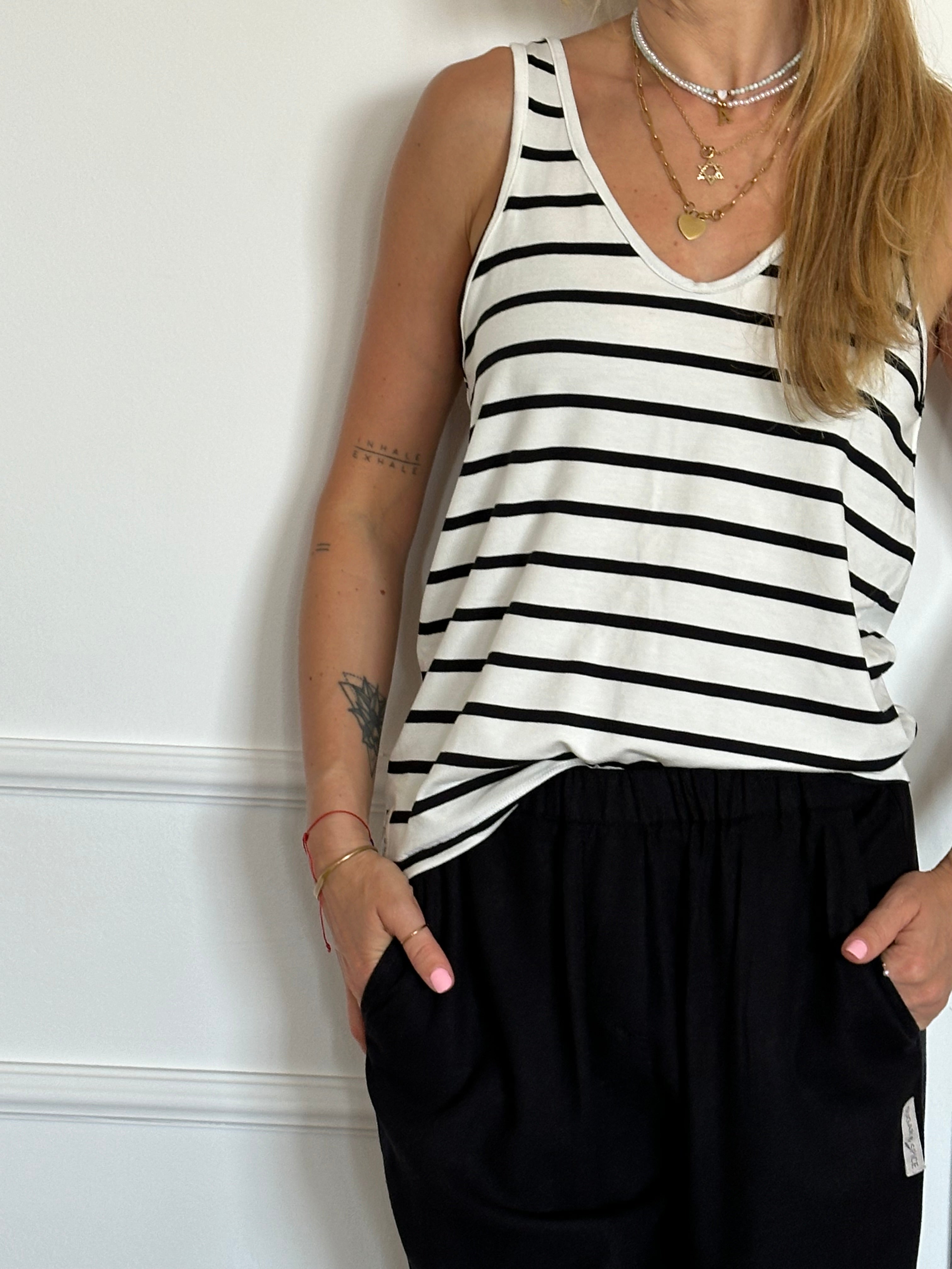 גופיית ניס פסים שחורים