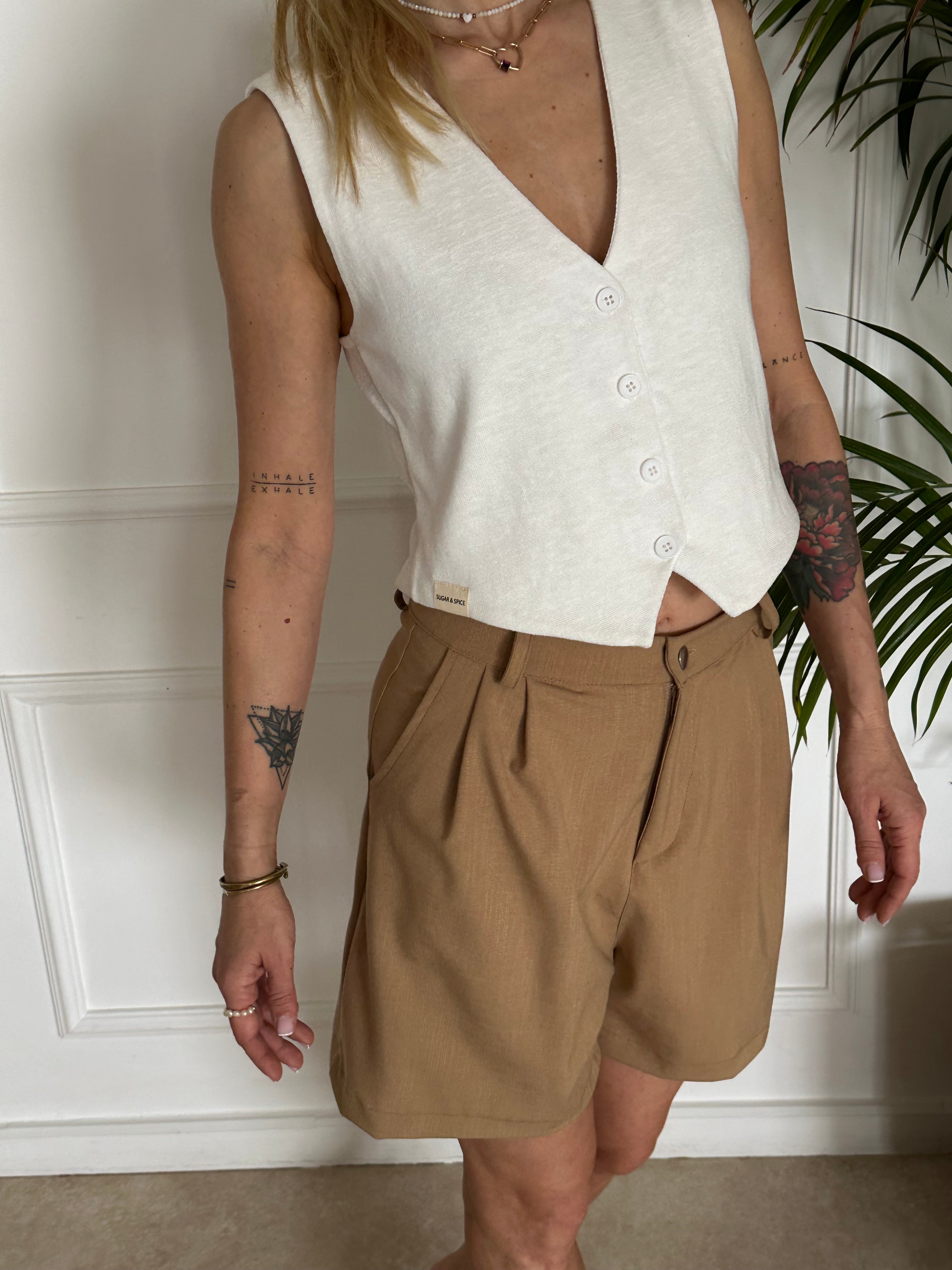 ווסט כפתורים לבן