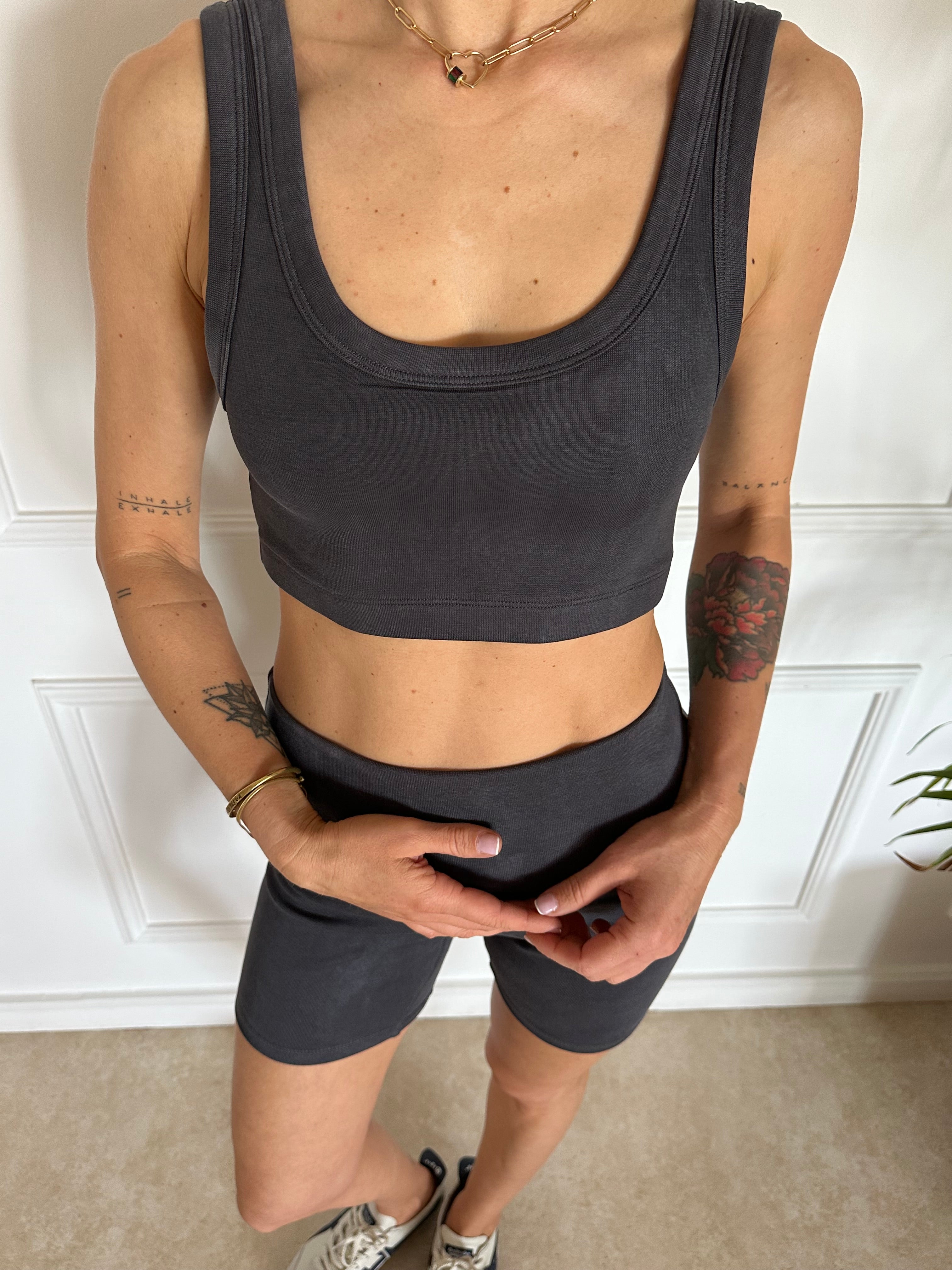 טופ יוגה סטון ווש DARK GRAY