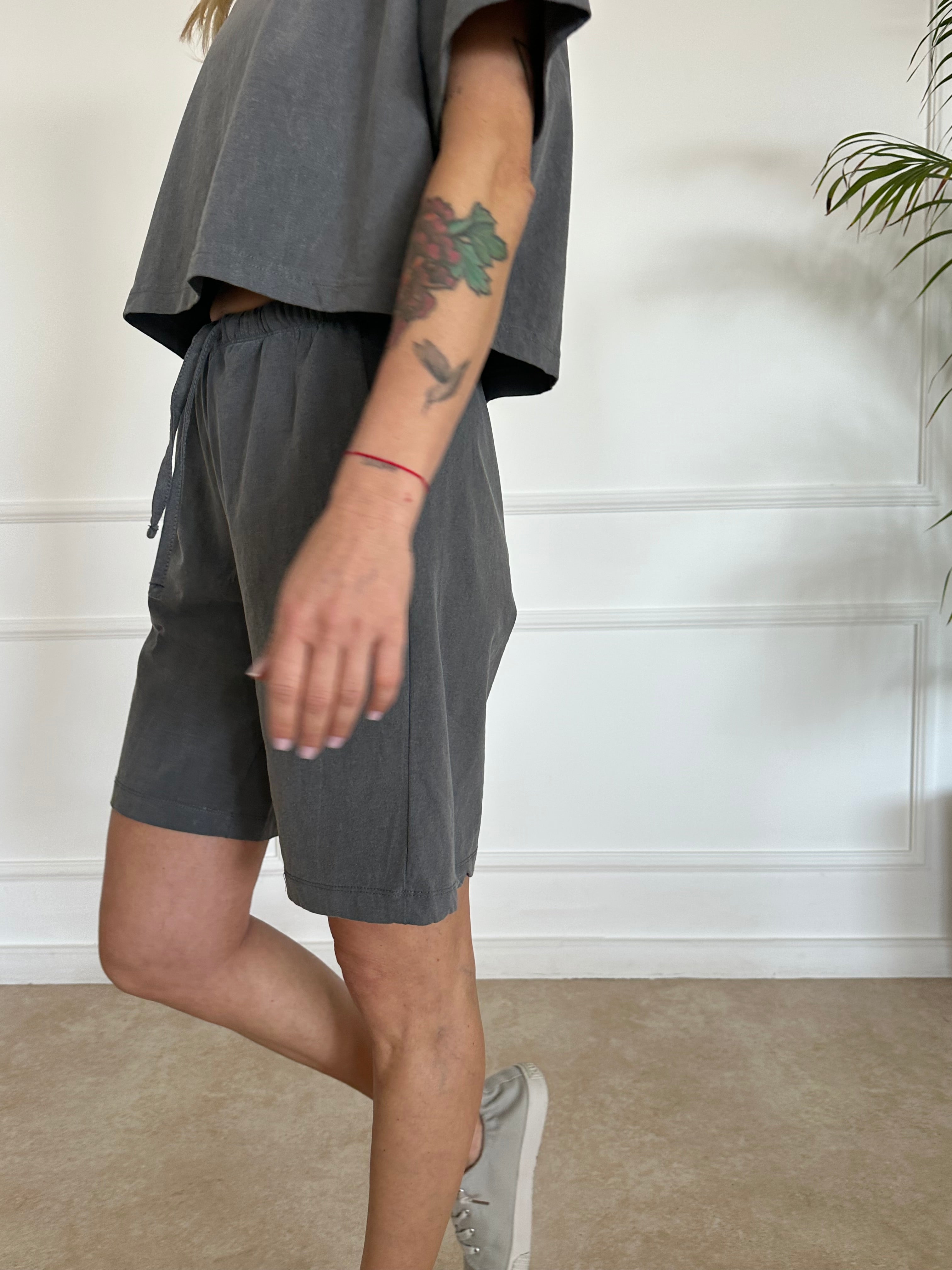 מכנסי ברמודה סטון ווש אפורים