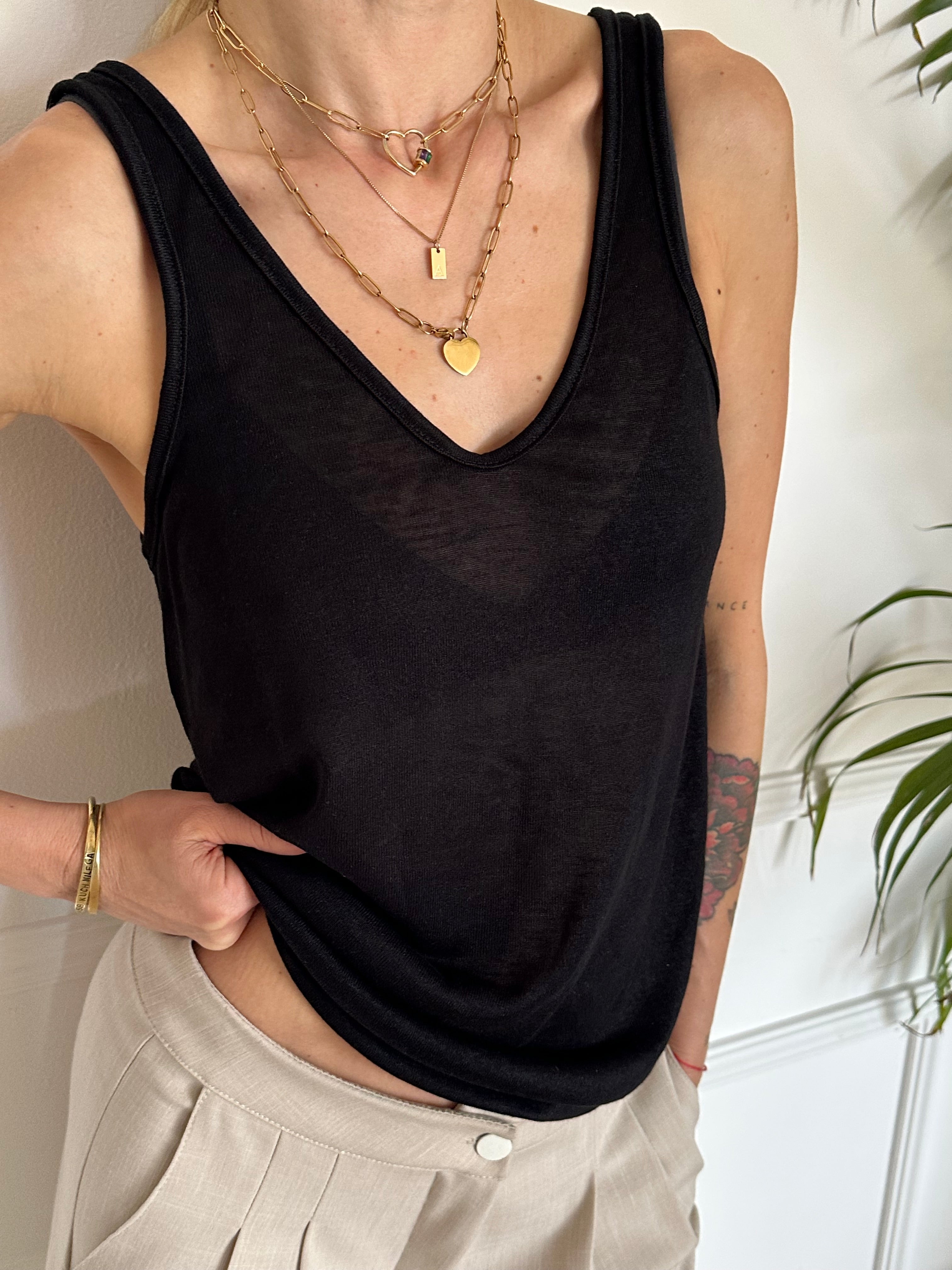 גופיית ניס סלאב פשתן שחורה