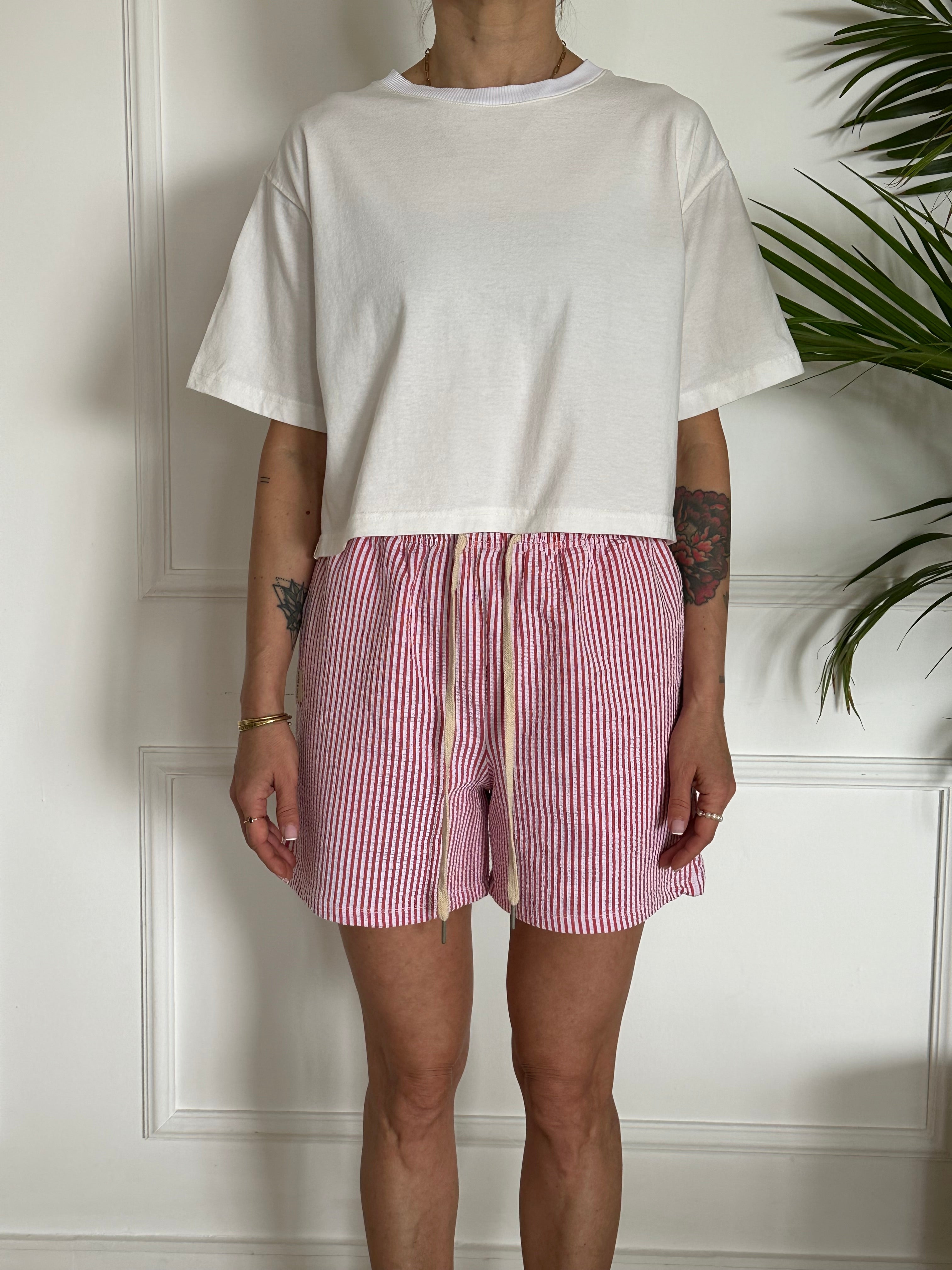 מכנסיים קצרים פסים אדומים