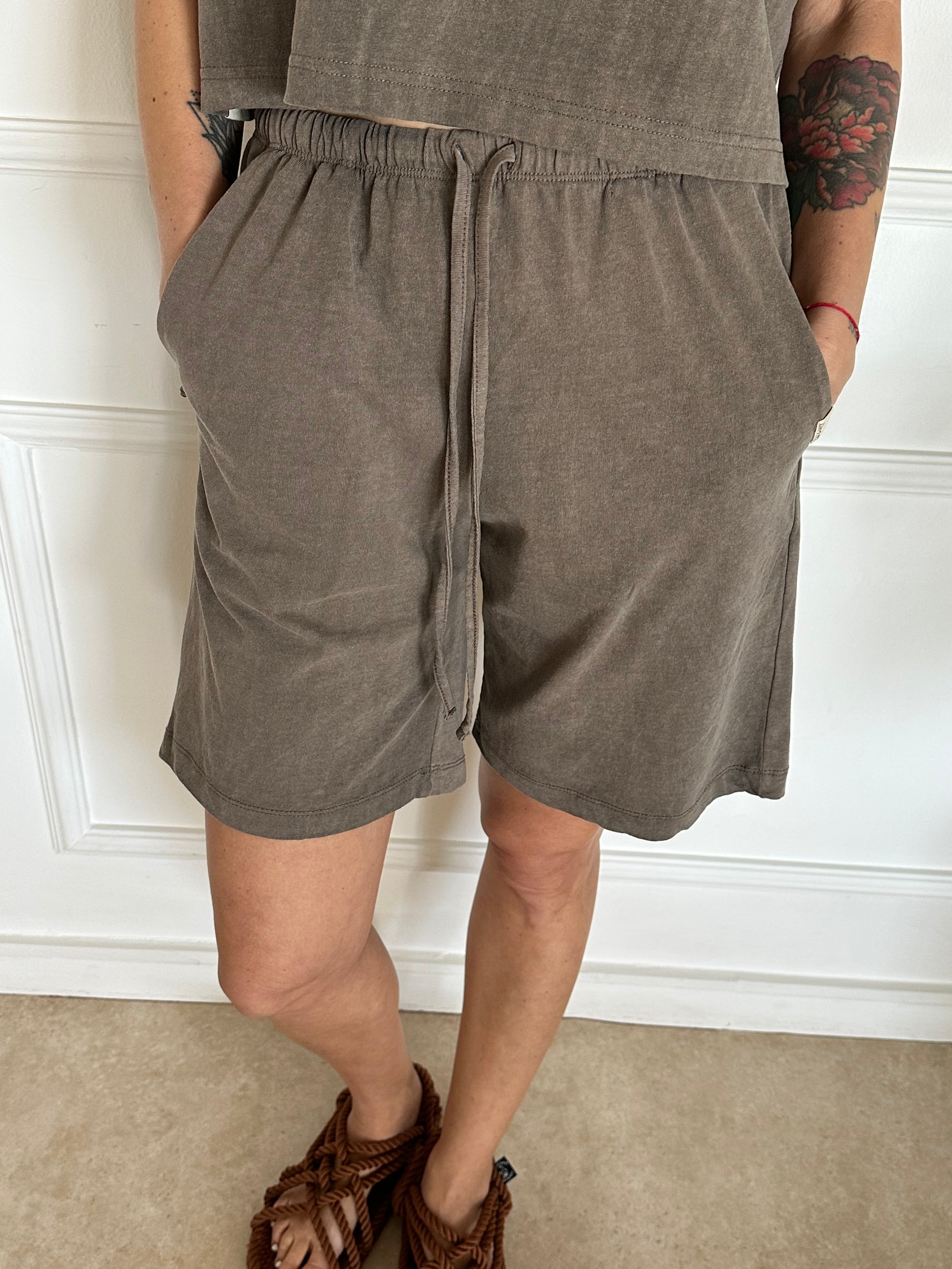 מכנסי ברמודה סטון ווש חומים