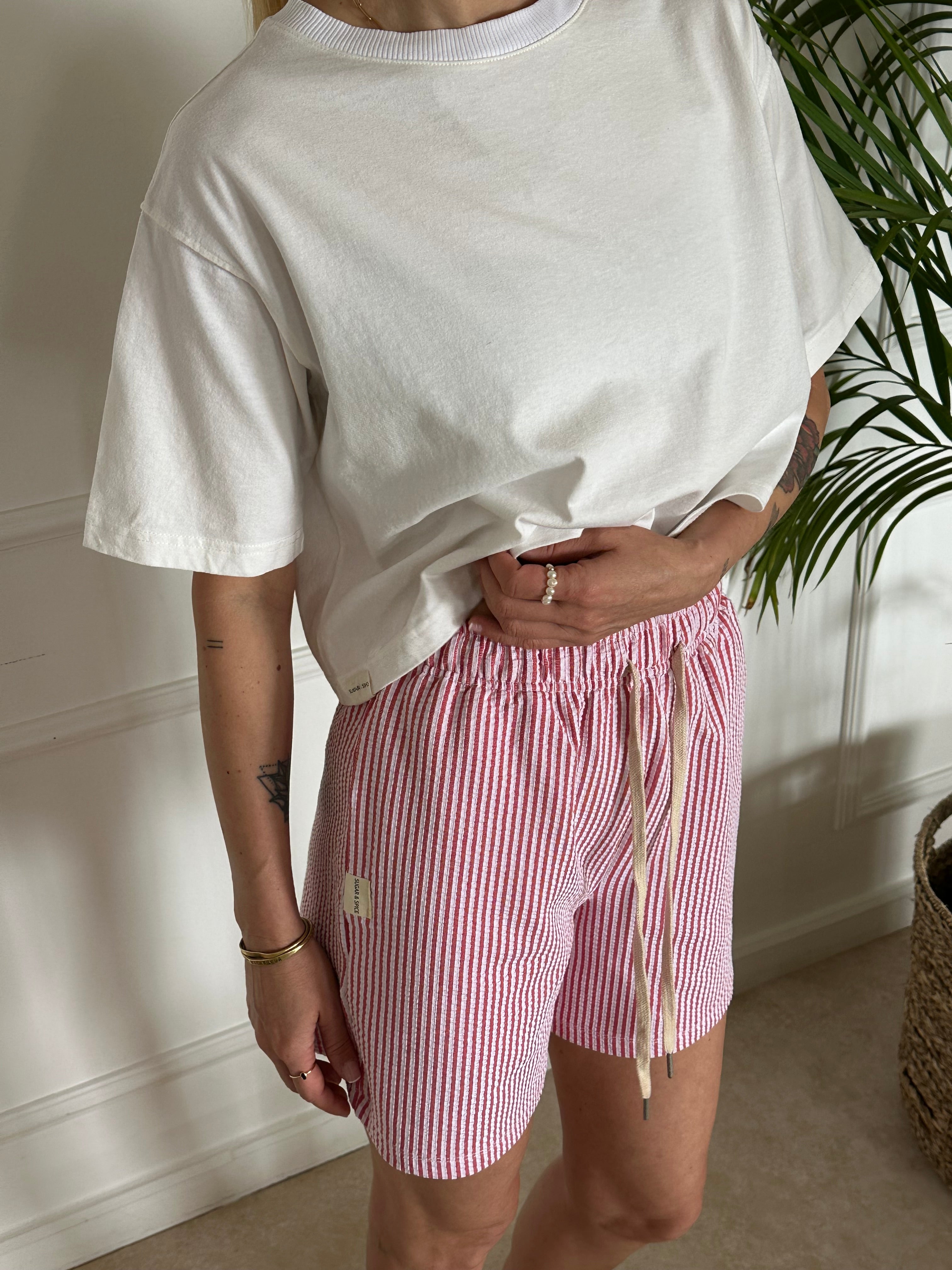 מכנסיים קצרים פסים אדומים