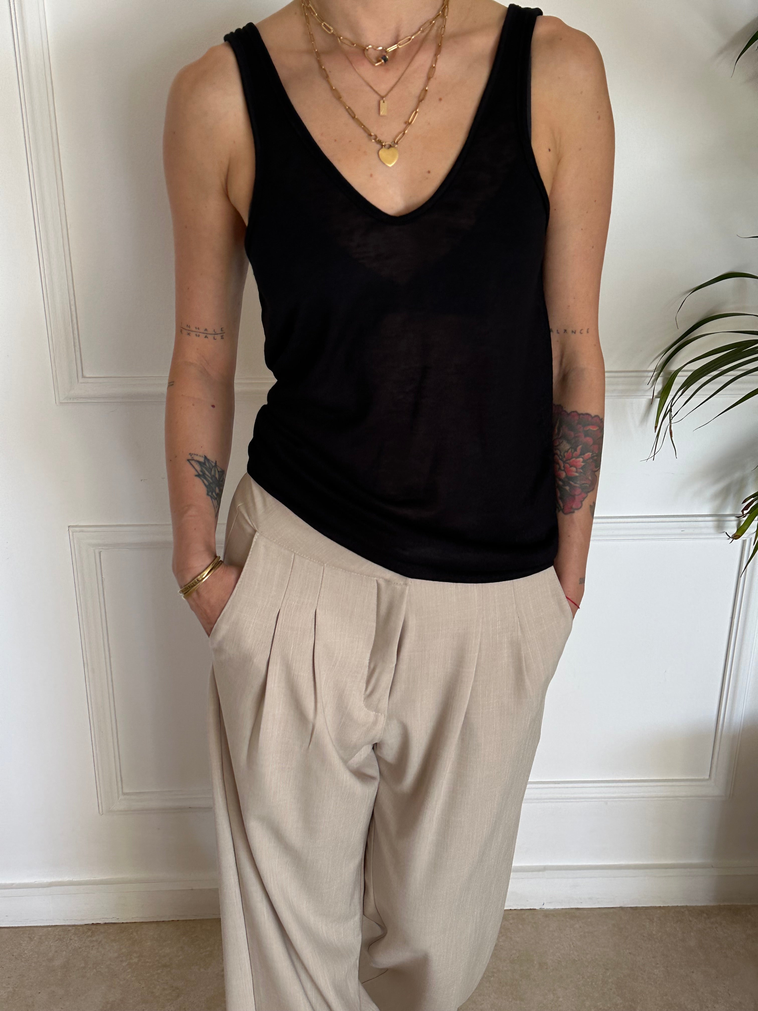 גופיית ניס סלאב פשתן שחורה