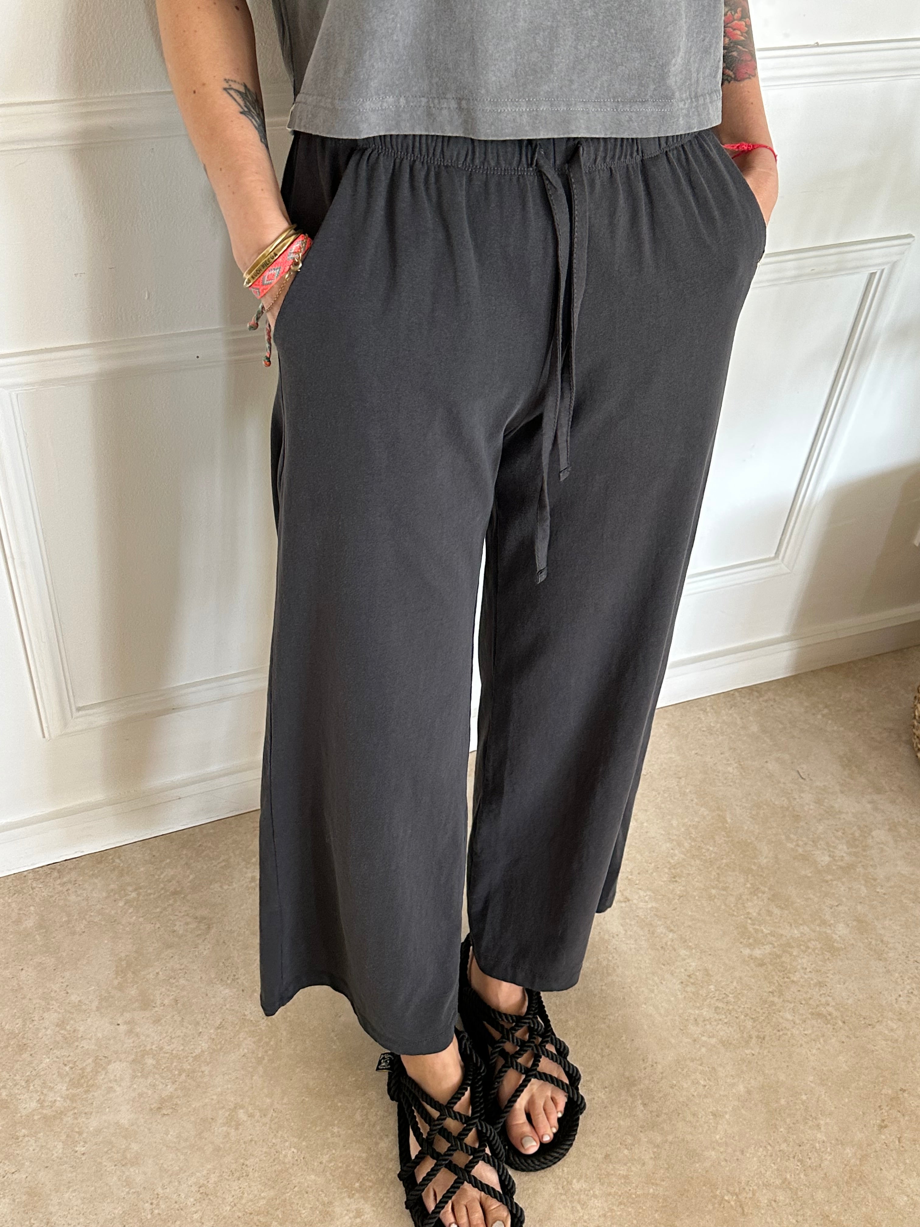 מכנסי 7/8 סטון ווש שחורים