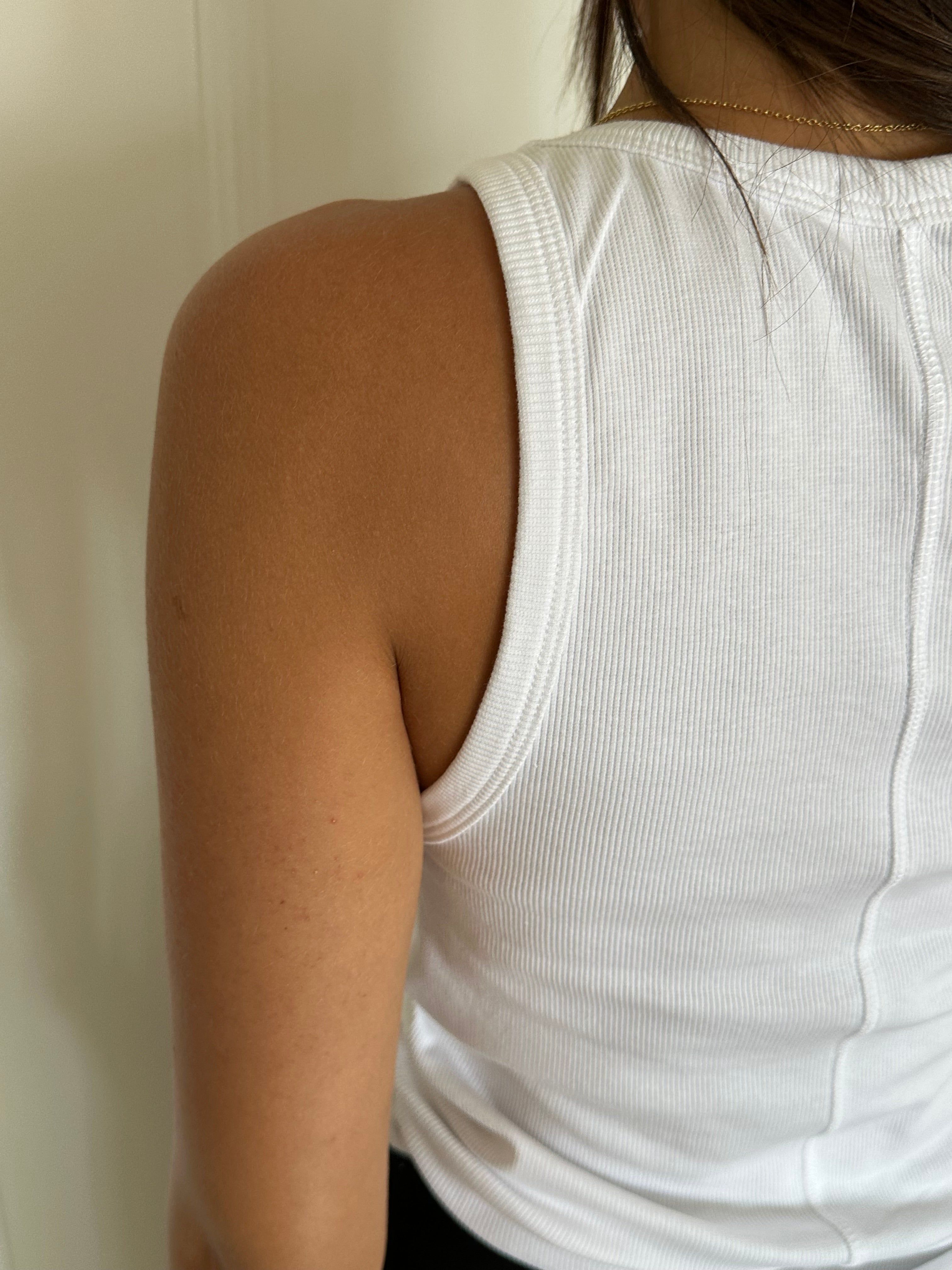 גופיית ריב לבנה