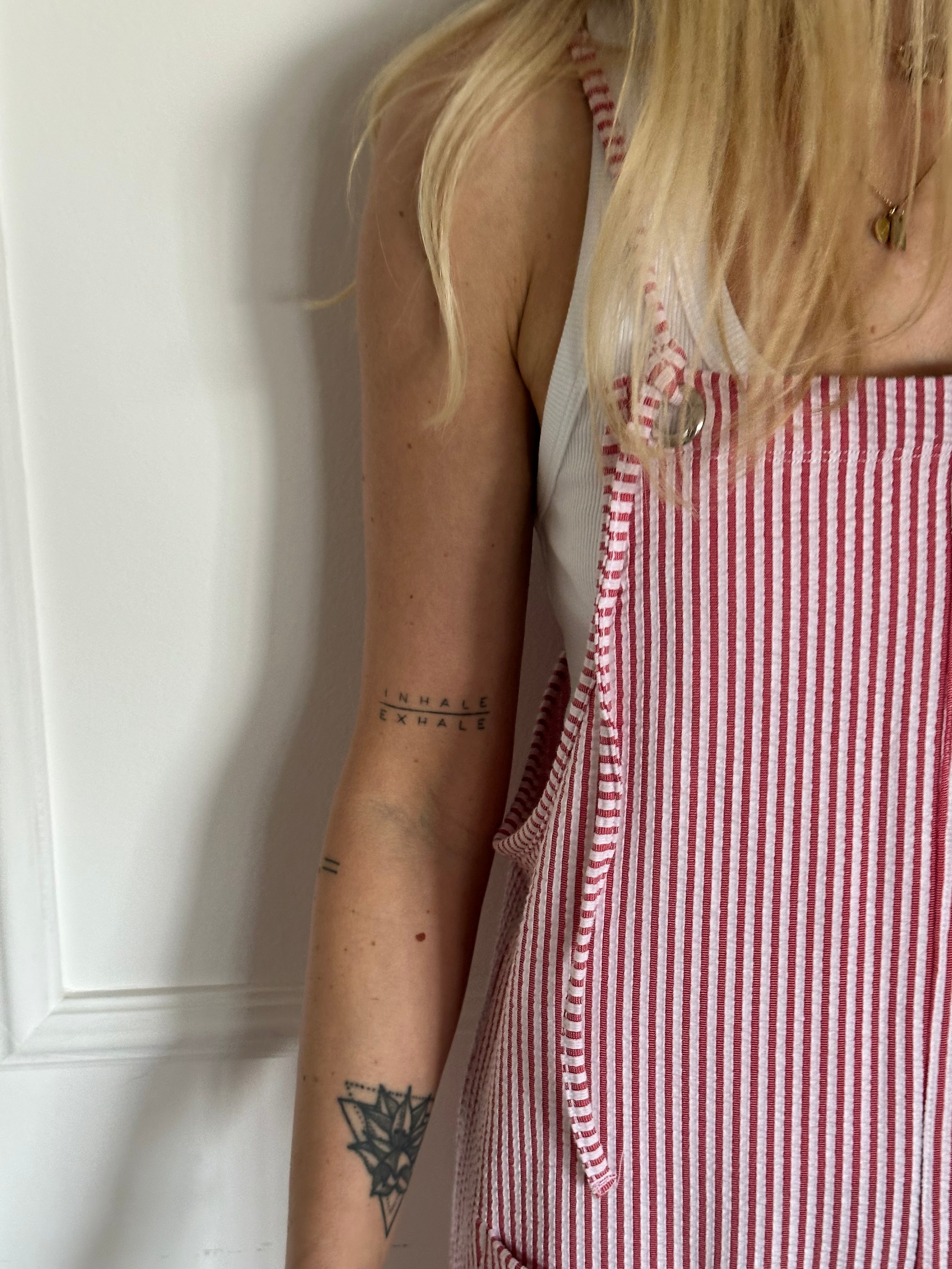 אוברול פסים אדומים