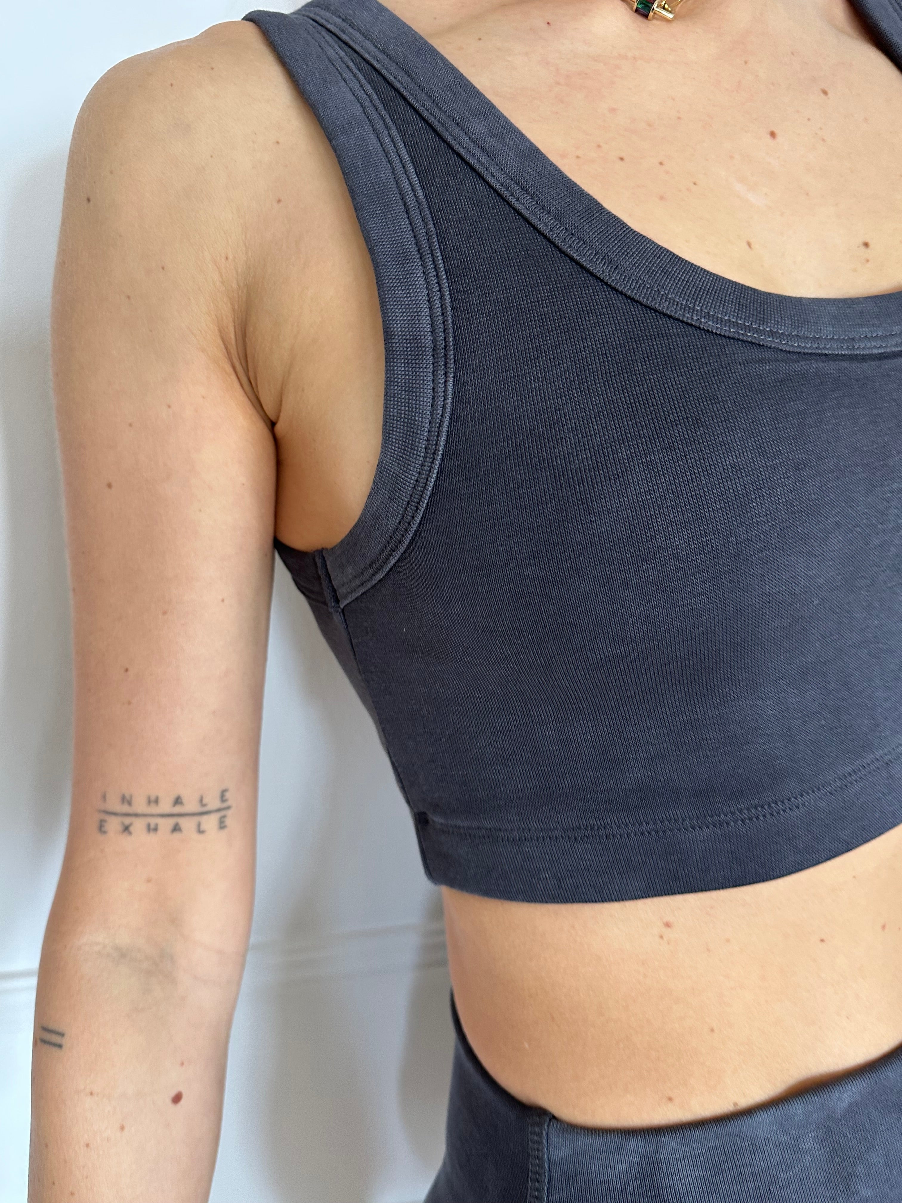 טופ יוגה סטון ווש DARK GRAY