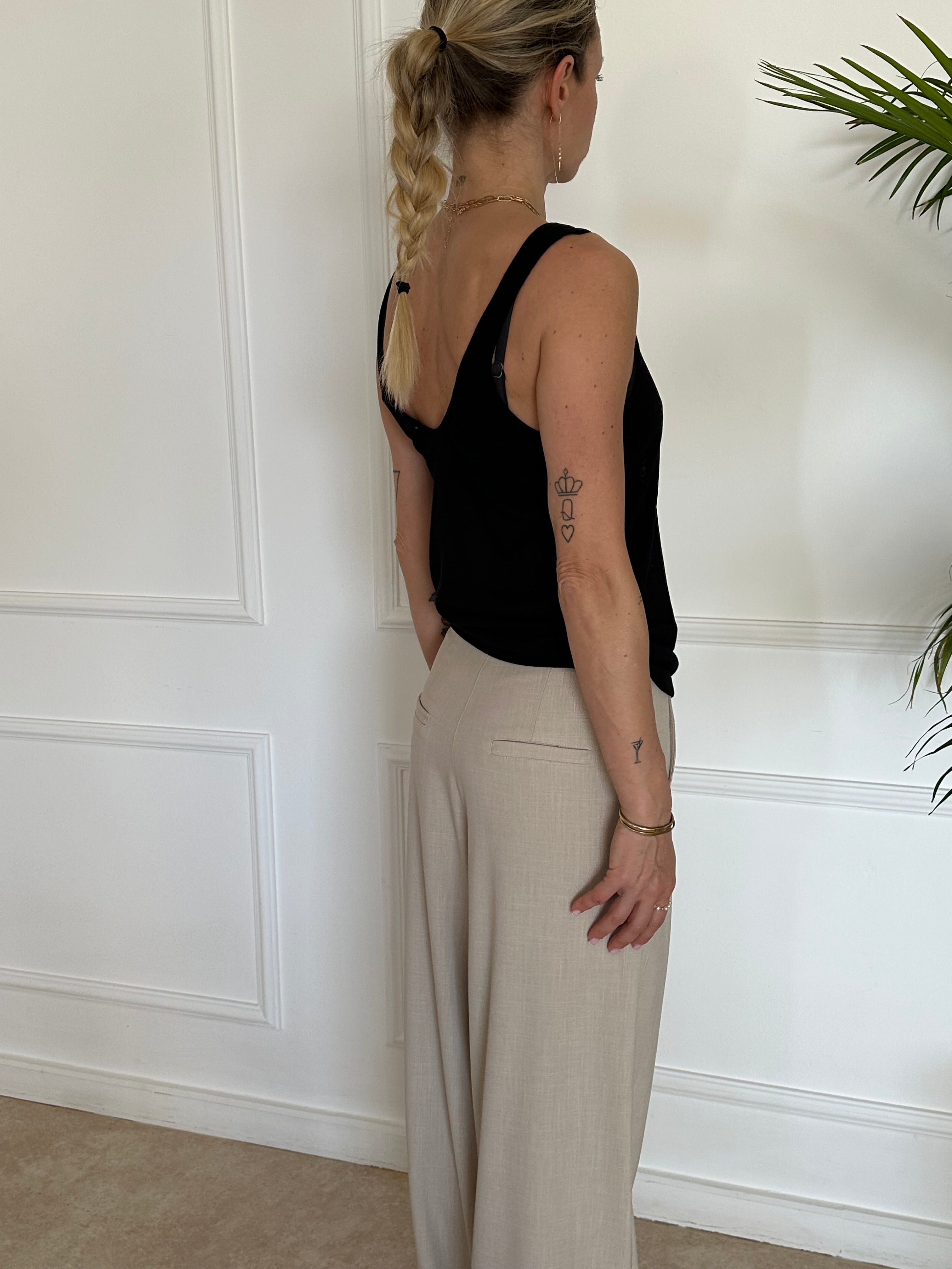 גופיית ניס סלאב פשתן שחורה