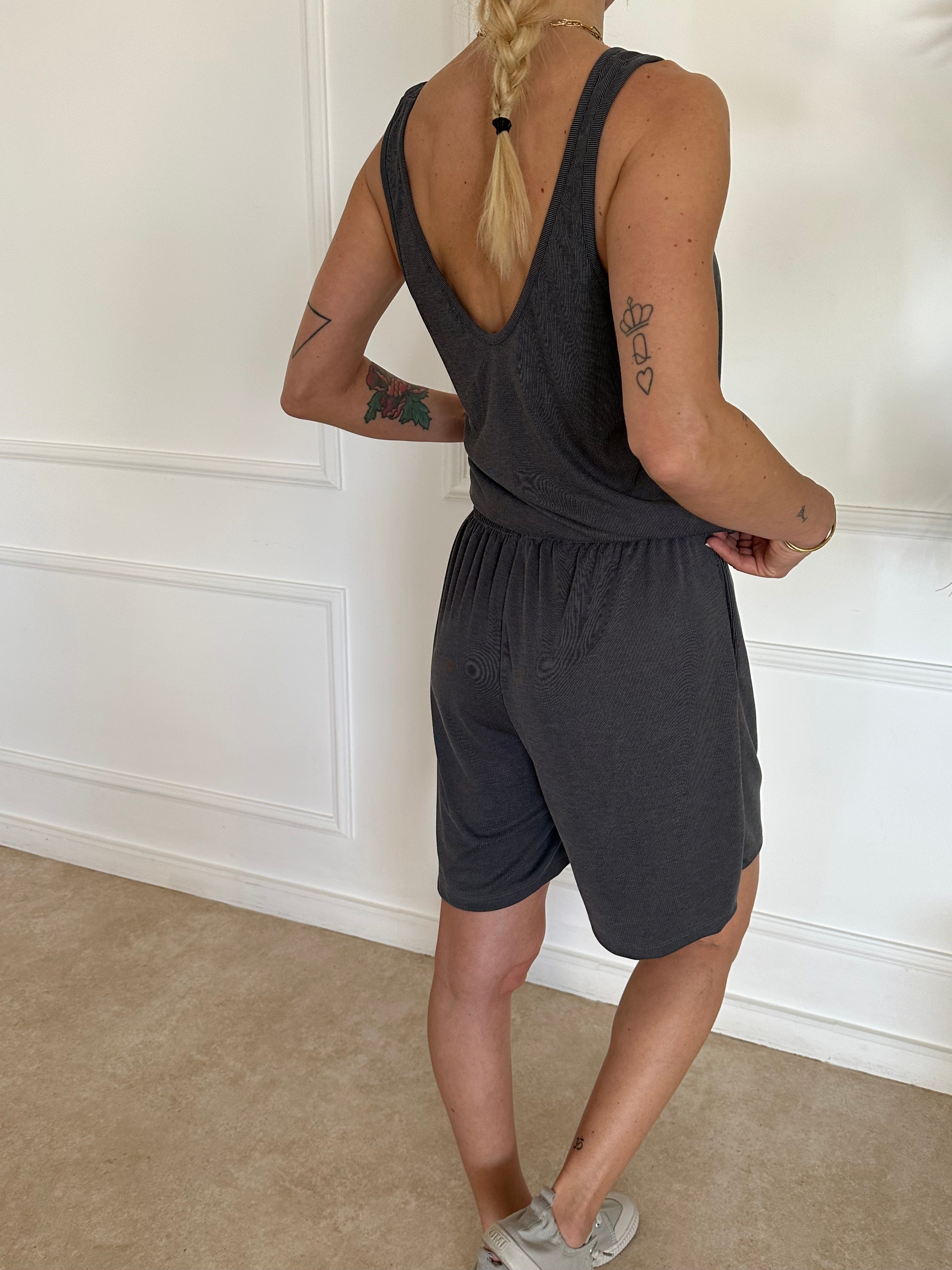 גופיית ניס אפורה פסים דקים