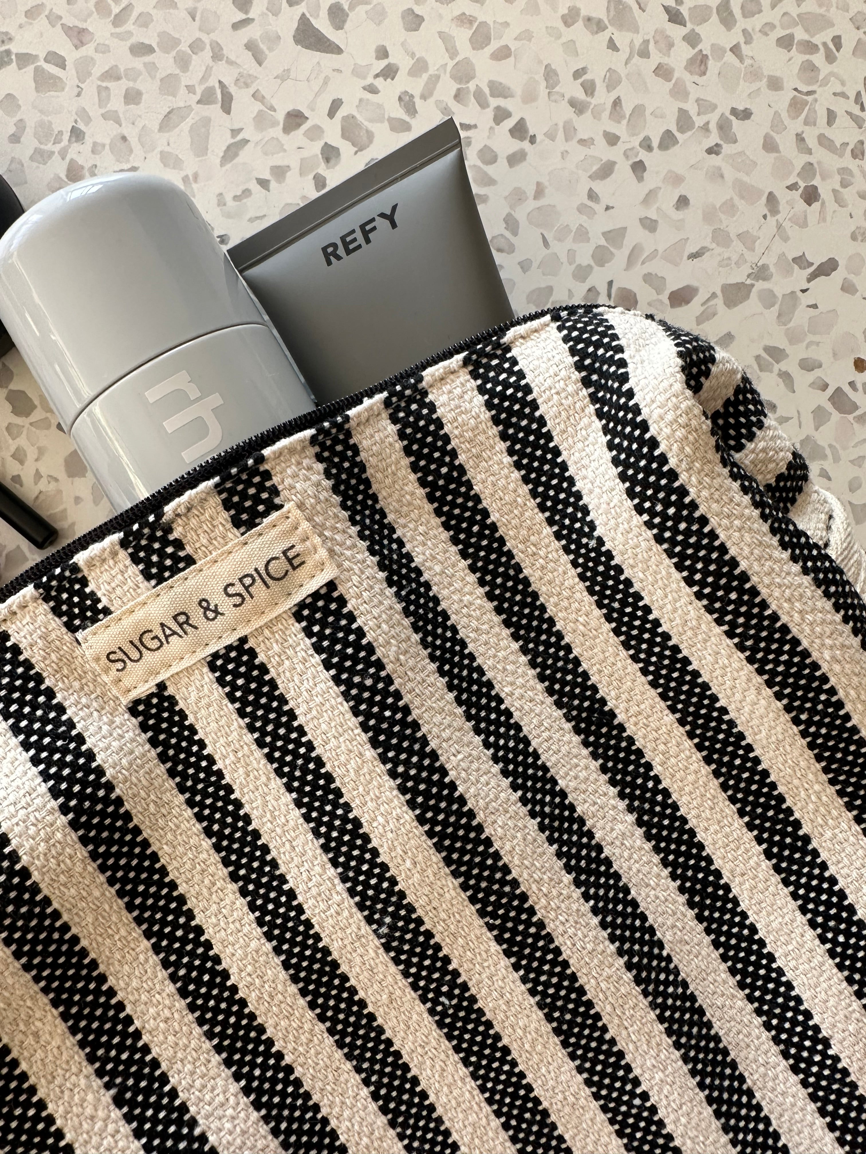 תיק איפור פסים אפורים