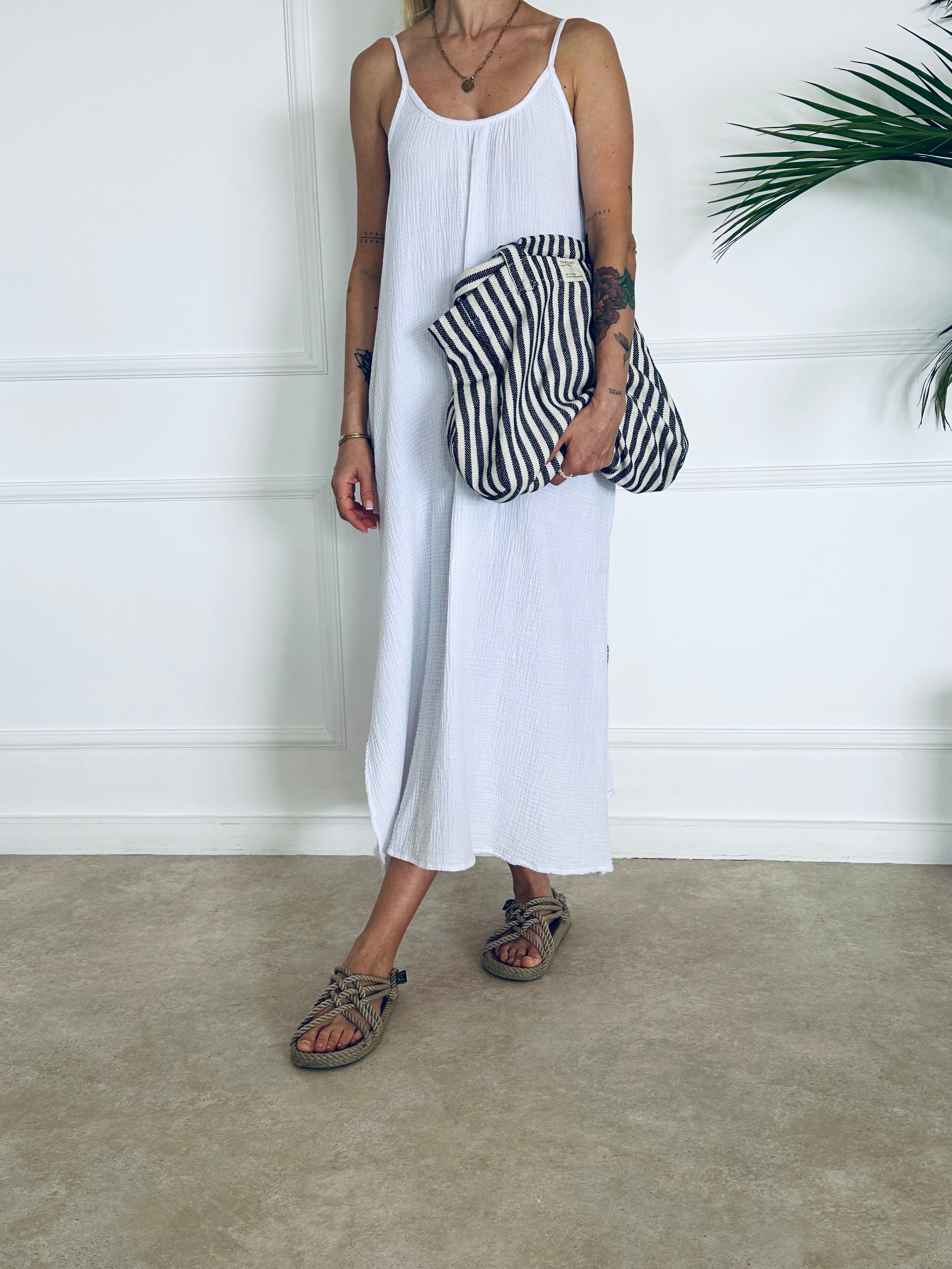 תיק פסים אפורים