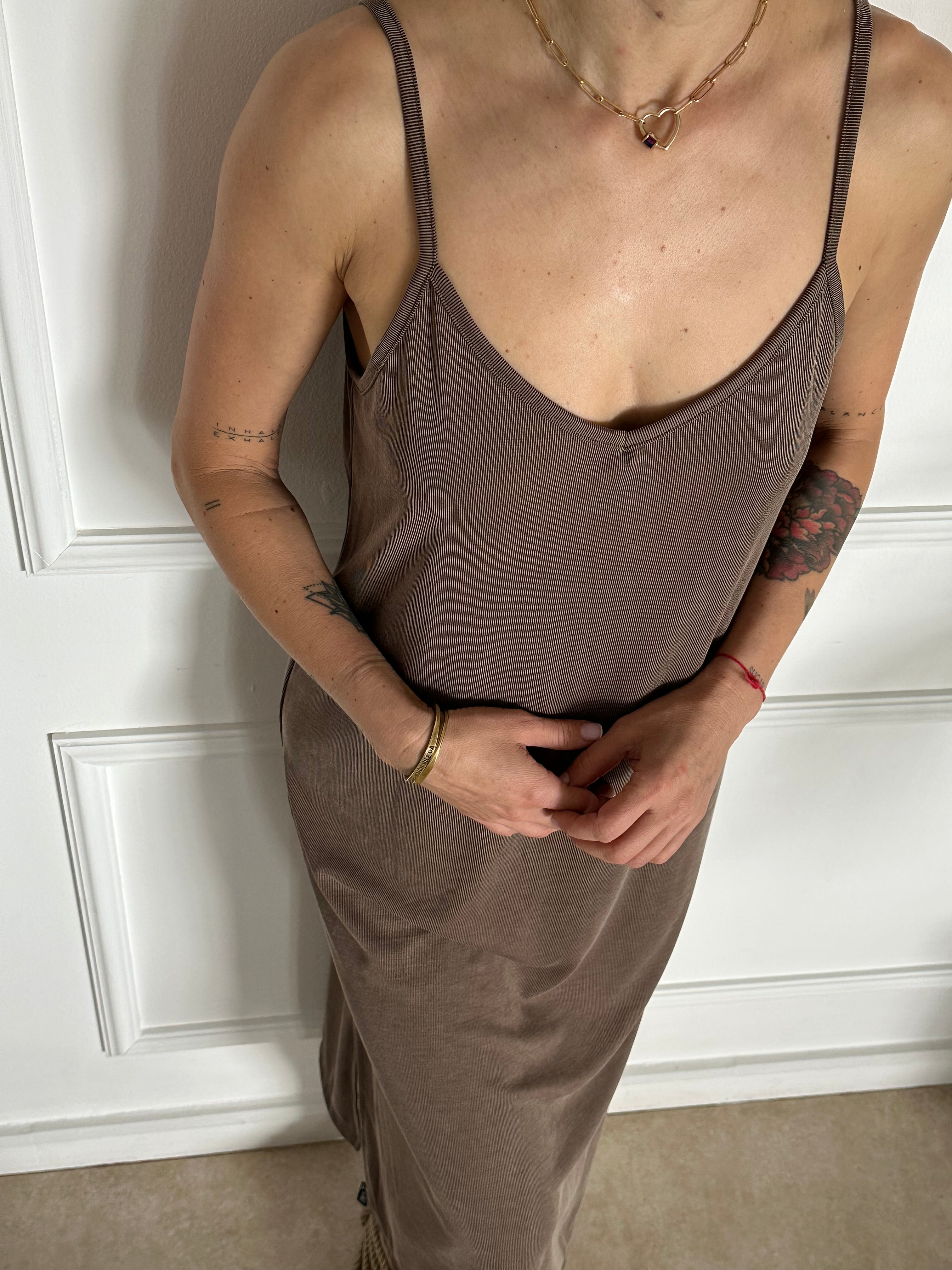 שמלת סופיה חומה