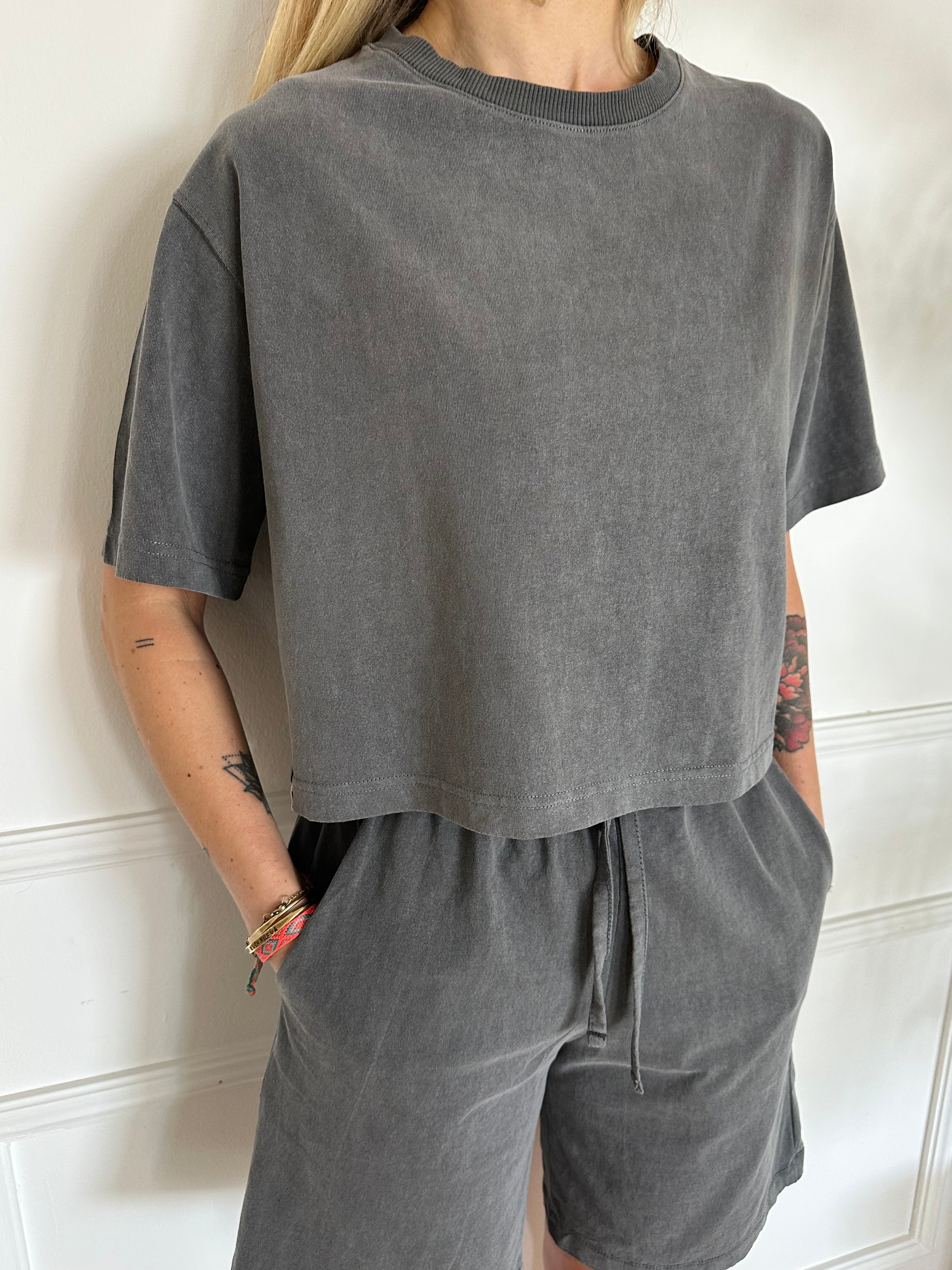 מכנסי ברמודה סטון ווש אפורים