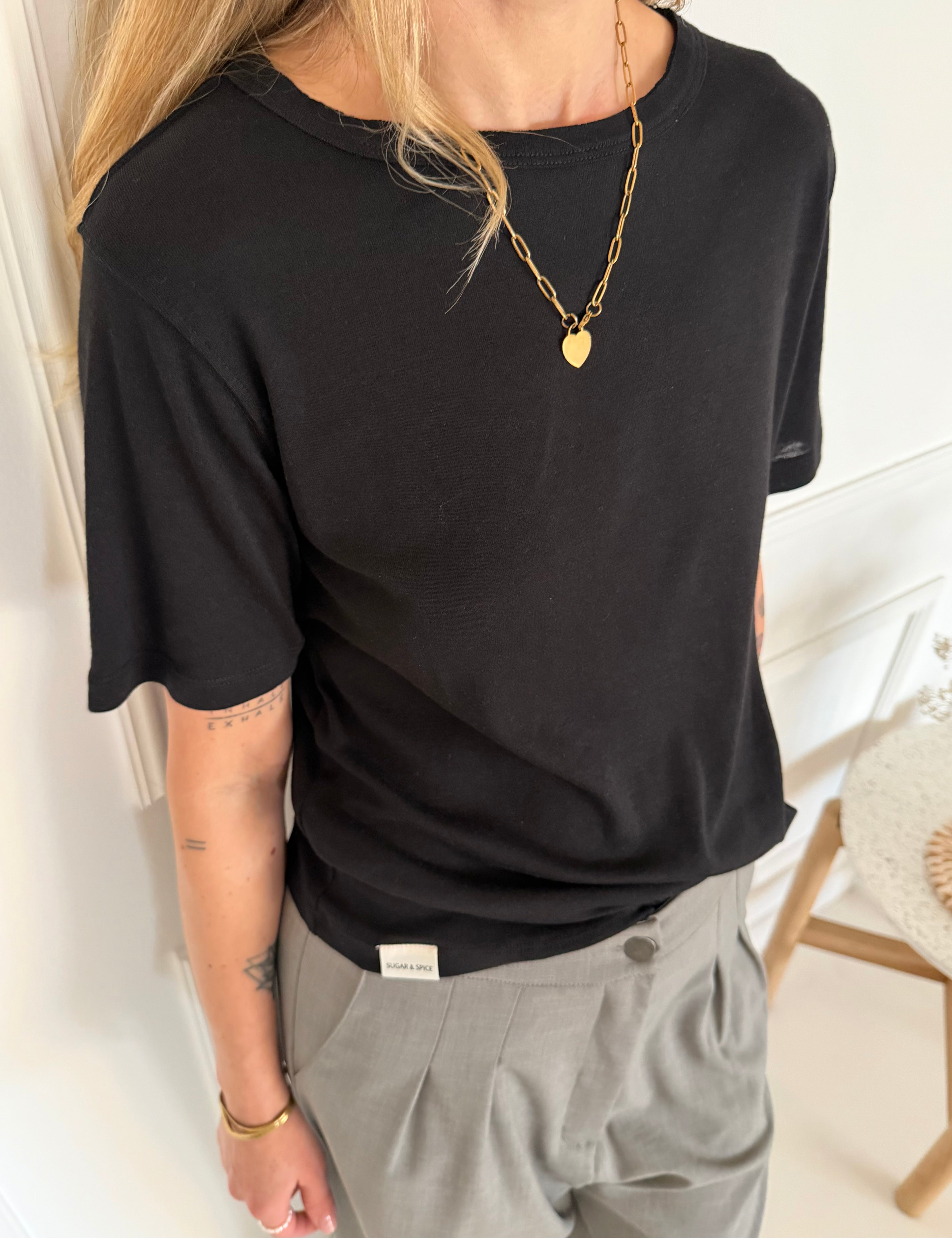 טי שירט EVA שחורה
