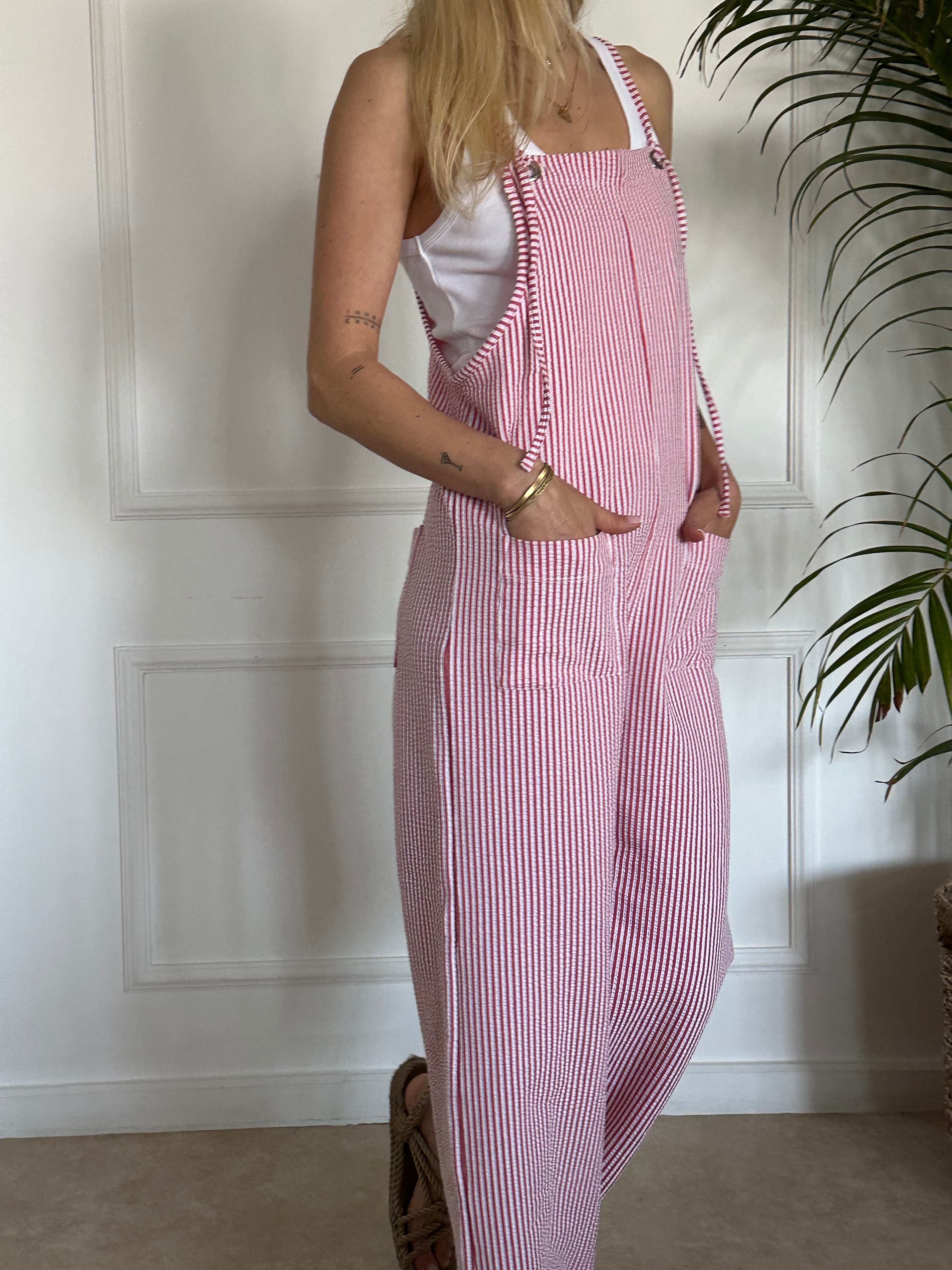 אוברול פסים אדומים