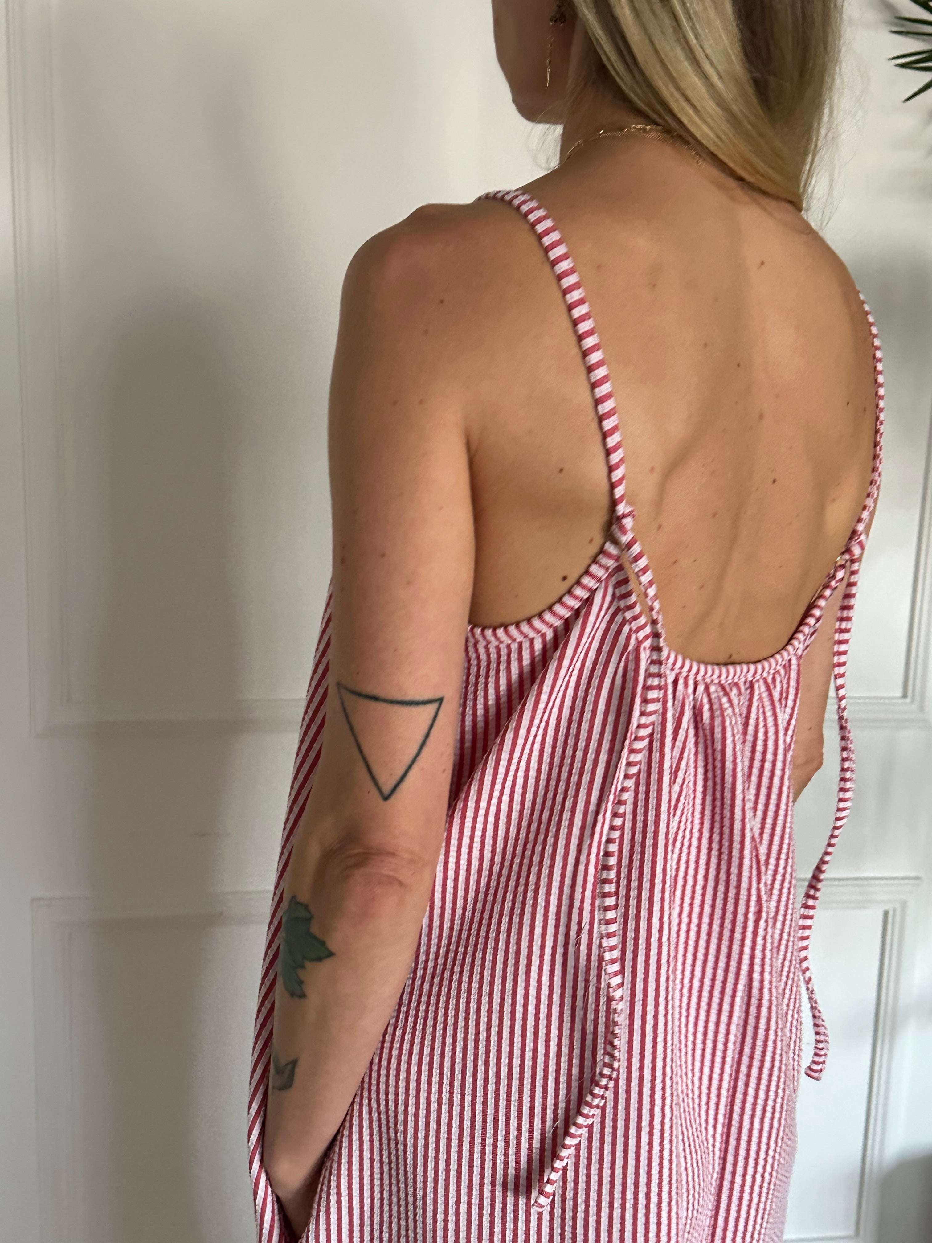 שמלת ELLA פסים אדומים