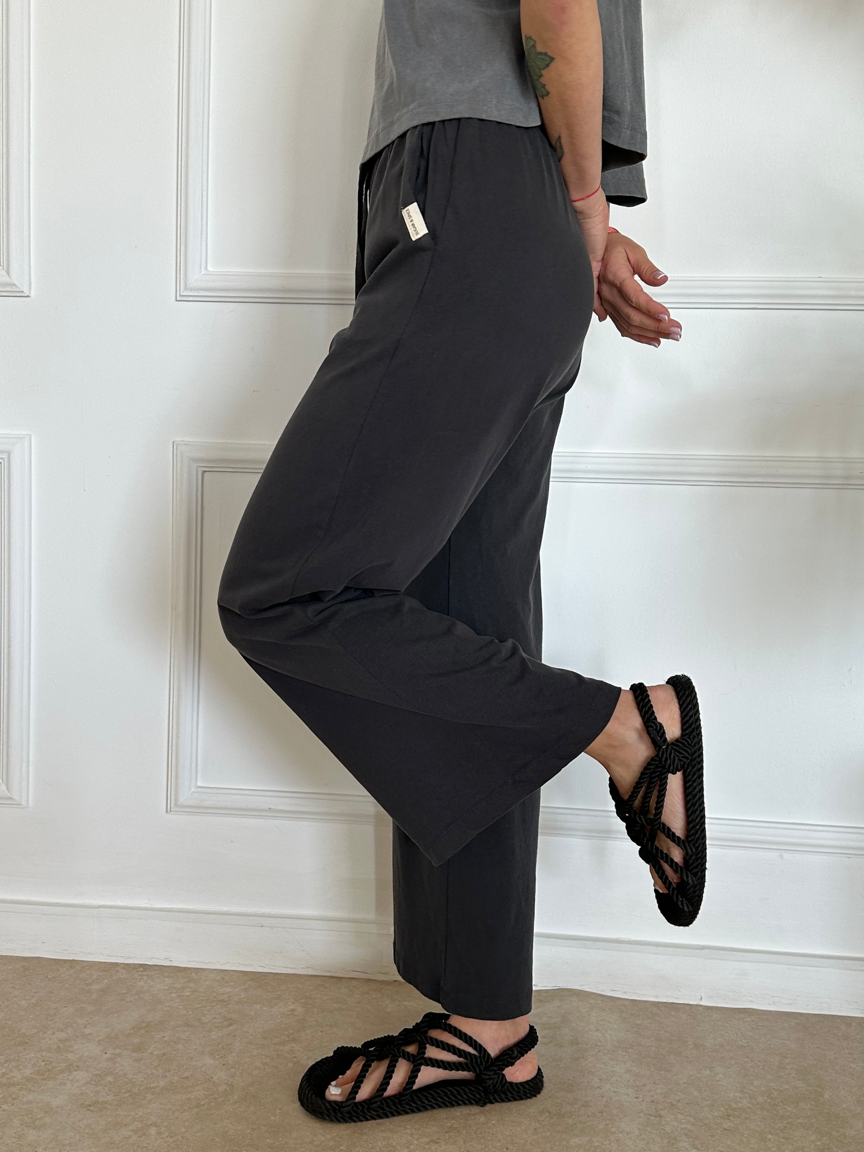 מכנסי 7/8 סטון ווש שחורים