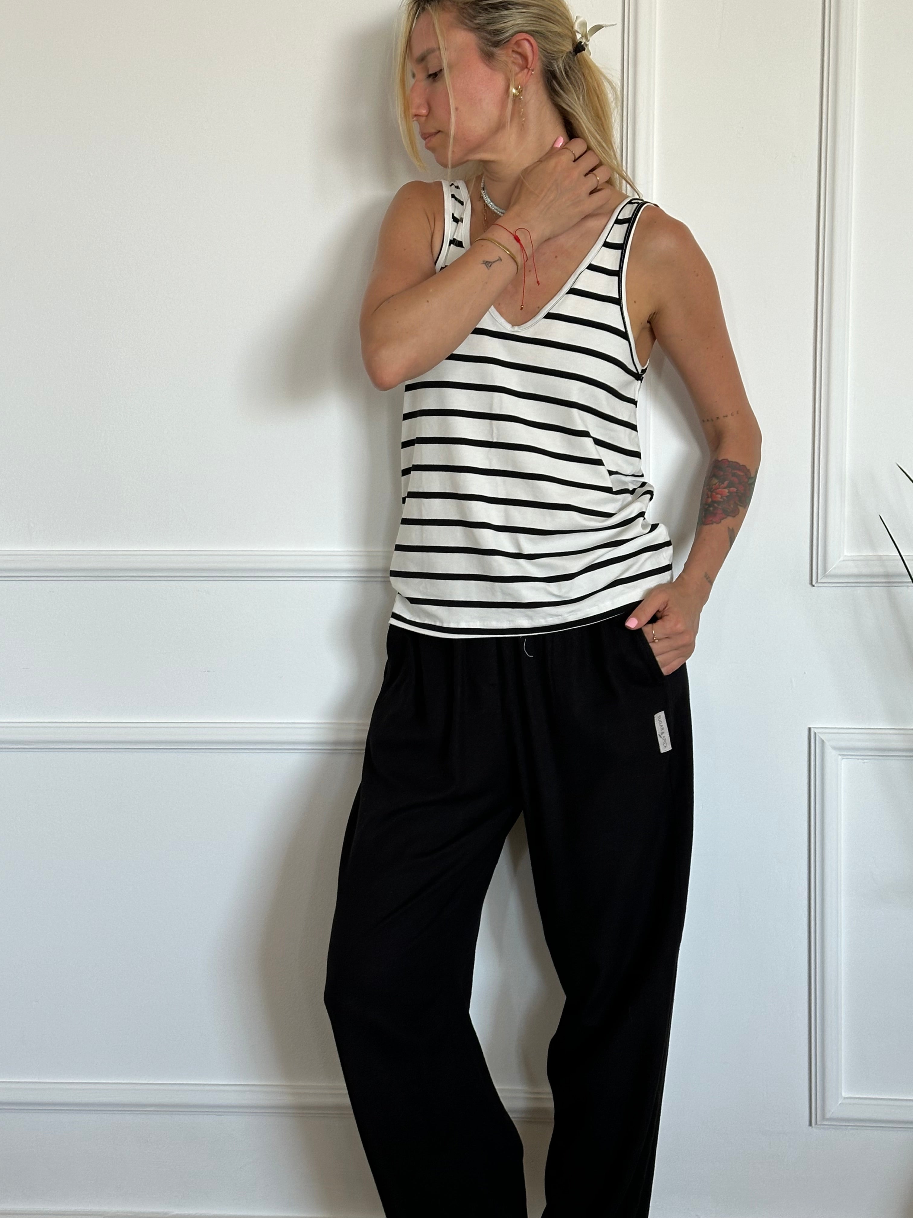 גופיית ניס פסים שחורים