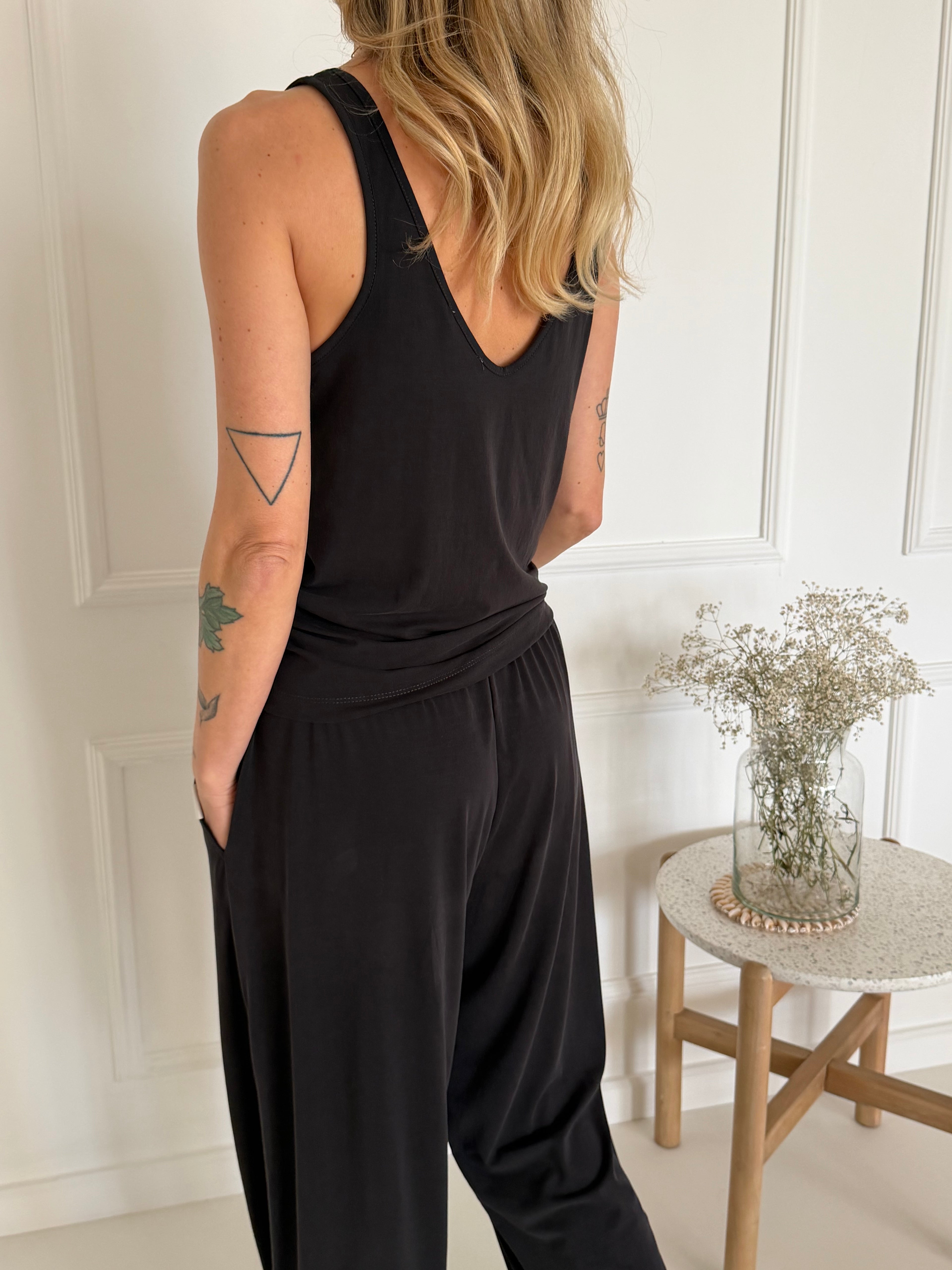 מארז 2 גופיות ניס : חומה+שחורה