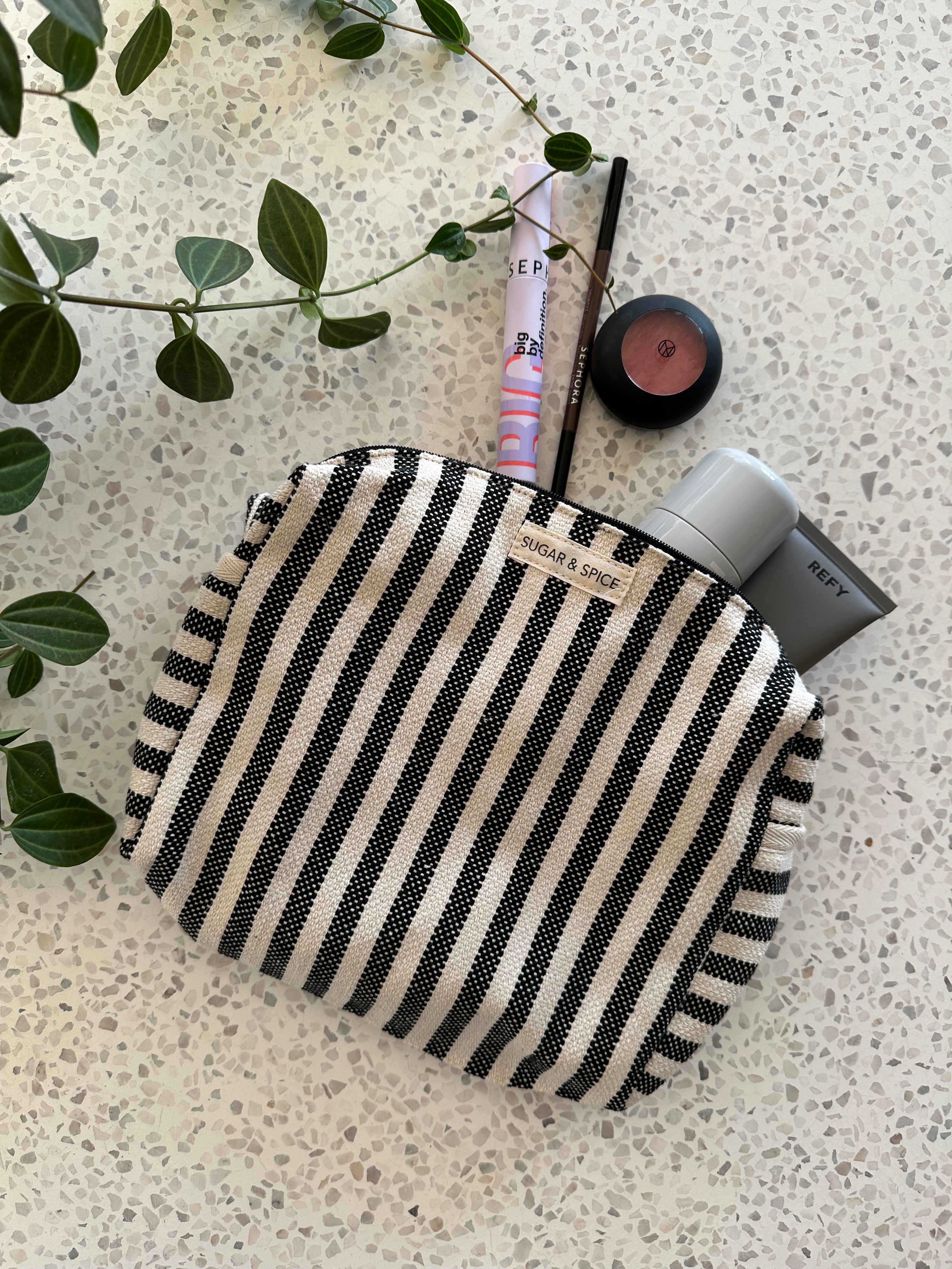 תיק איפור פסים אפורים