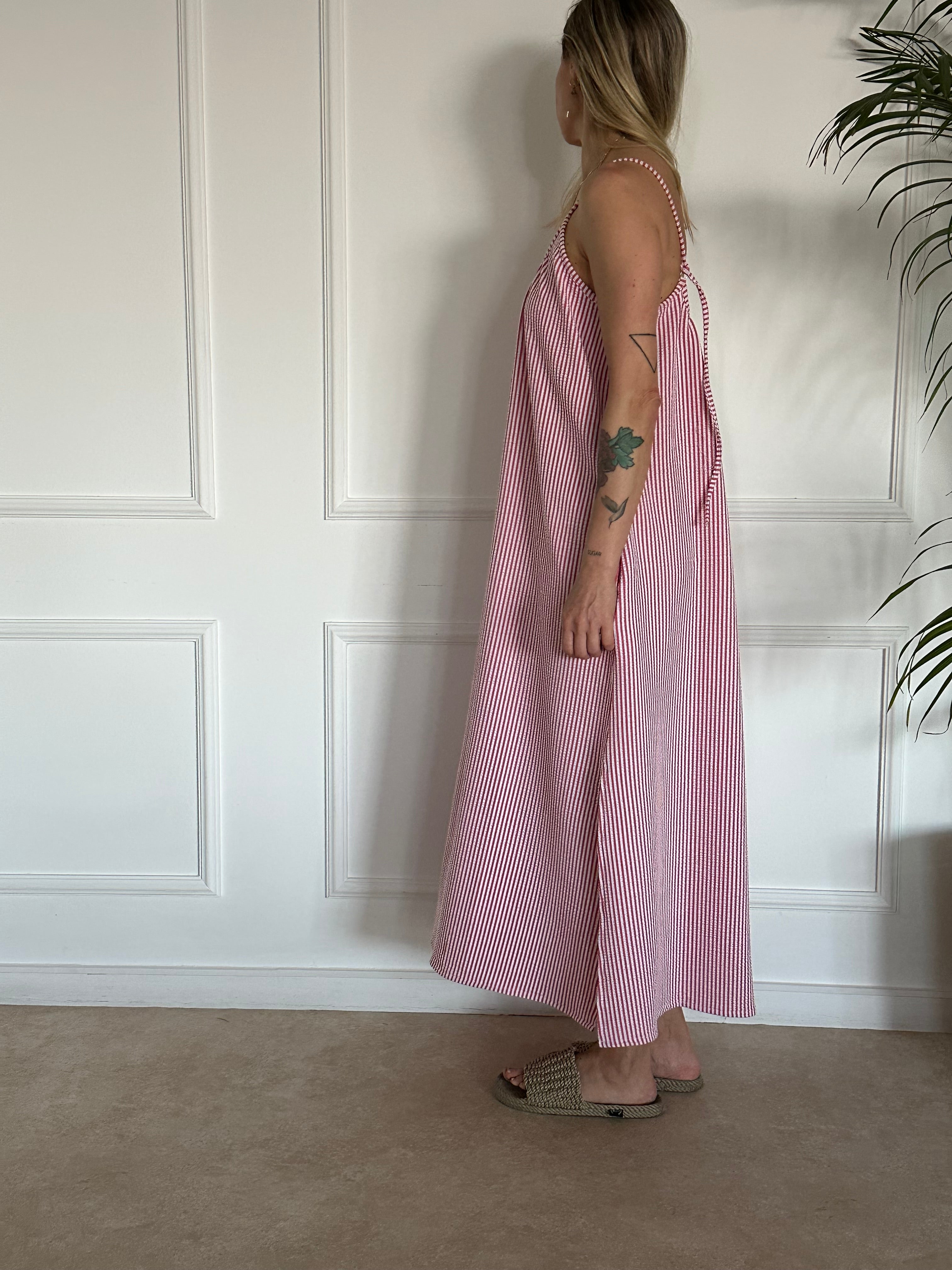 שמלת ELLA פסים אדומים