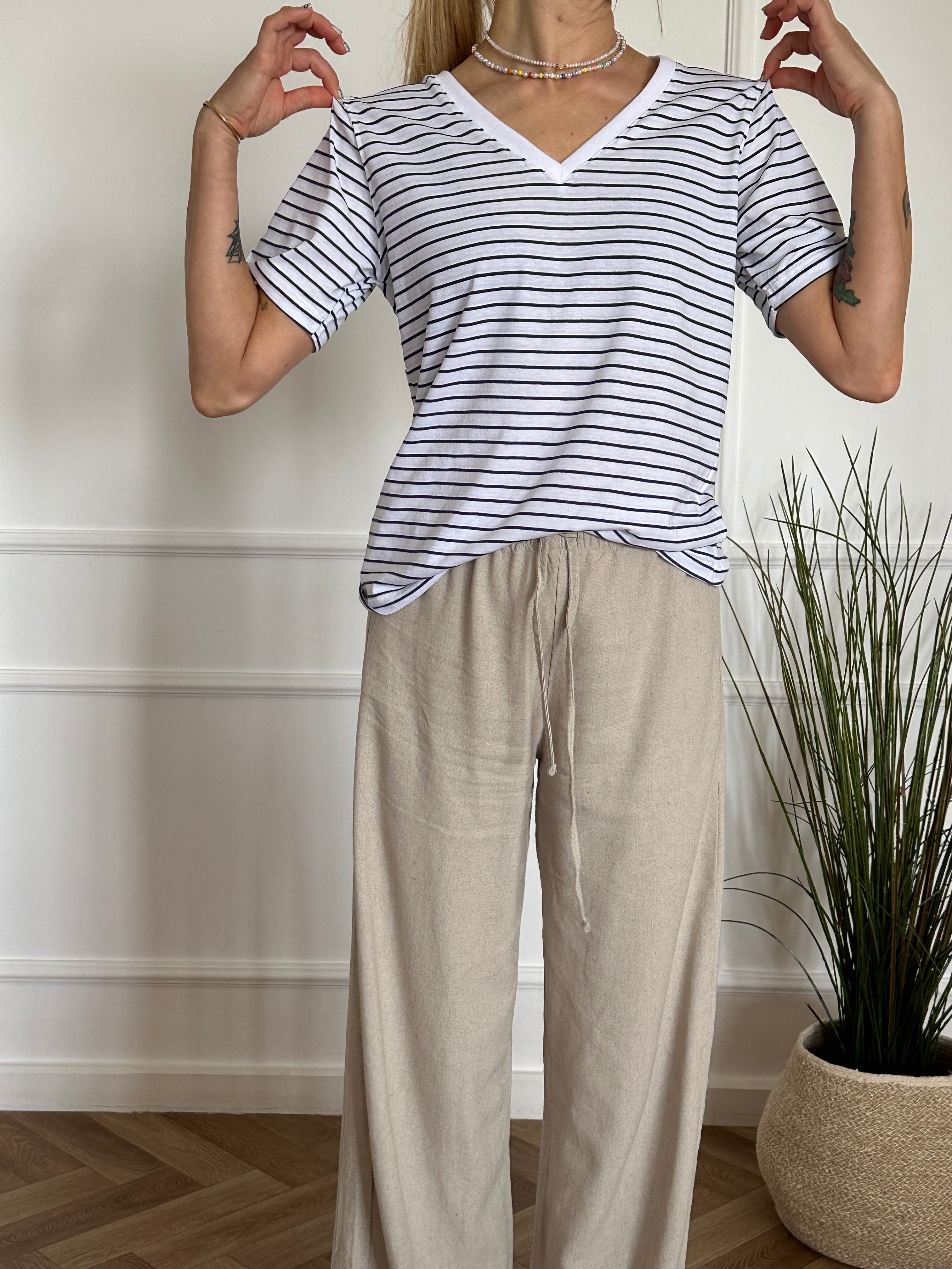 חולצת וי פסים נייבי