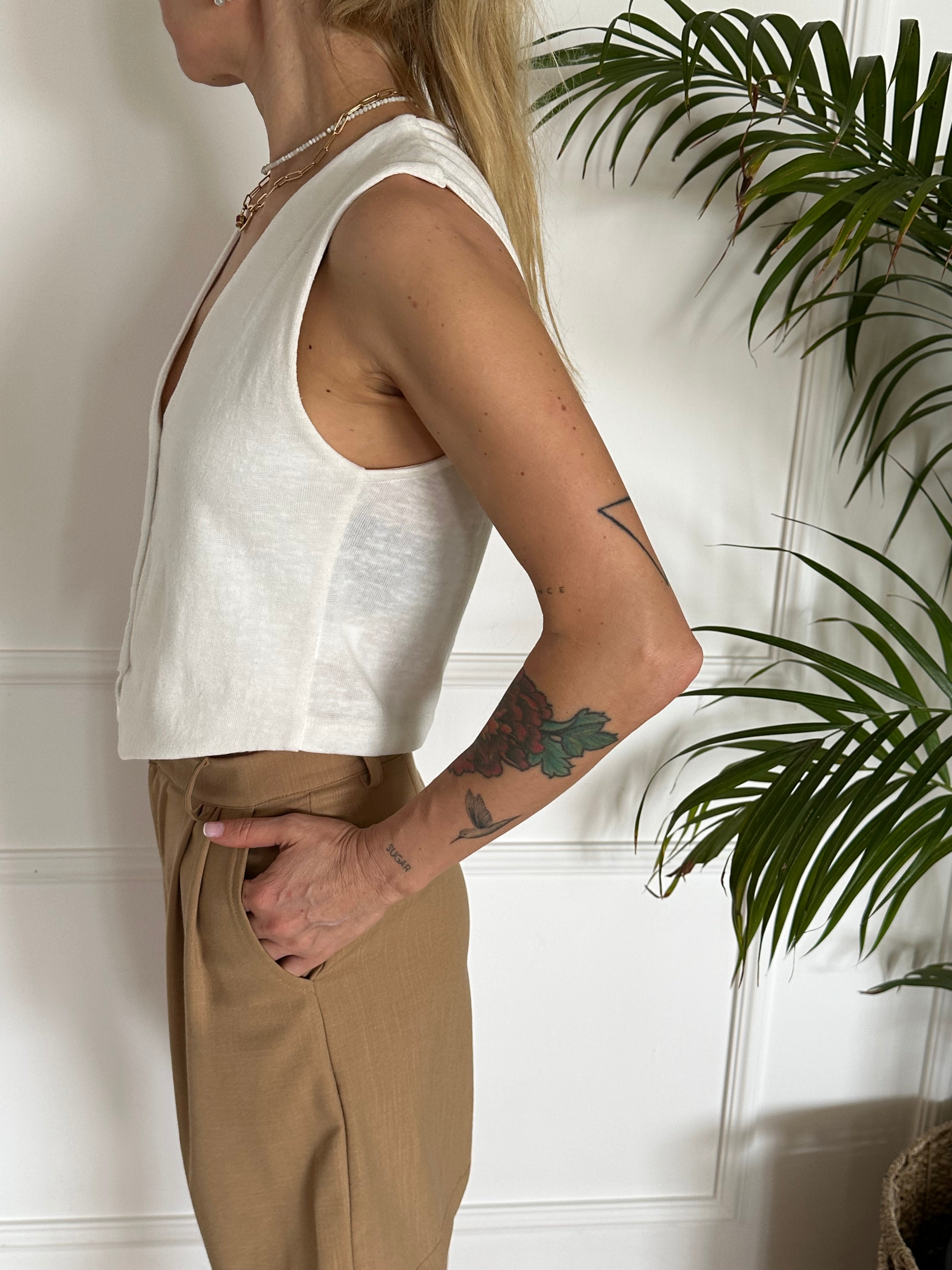 ווסט כפתורים לבן