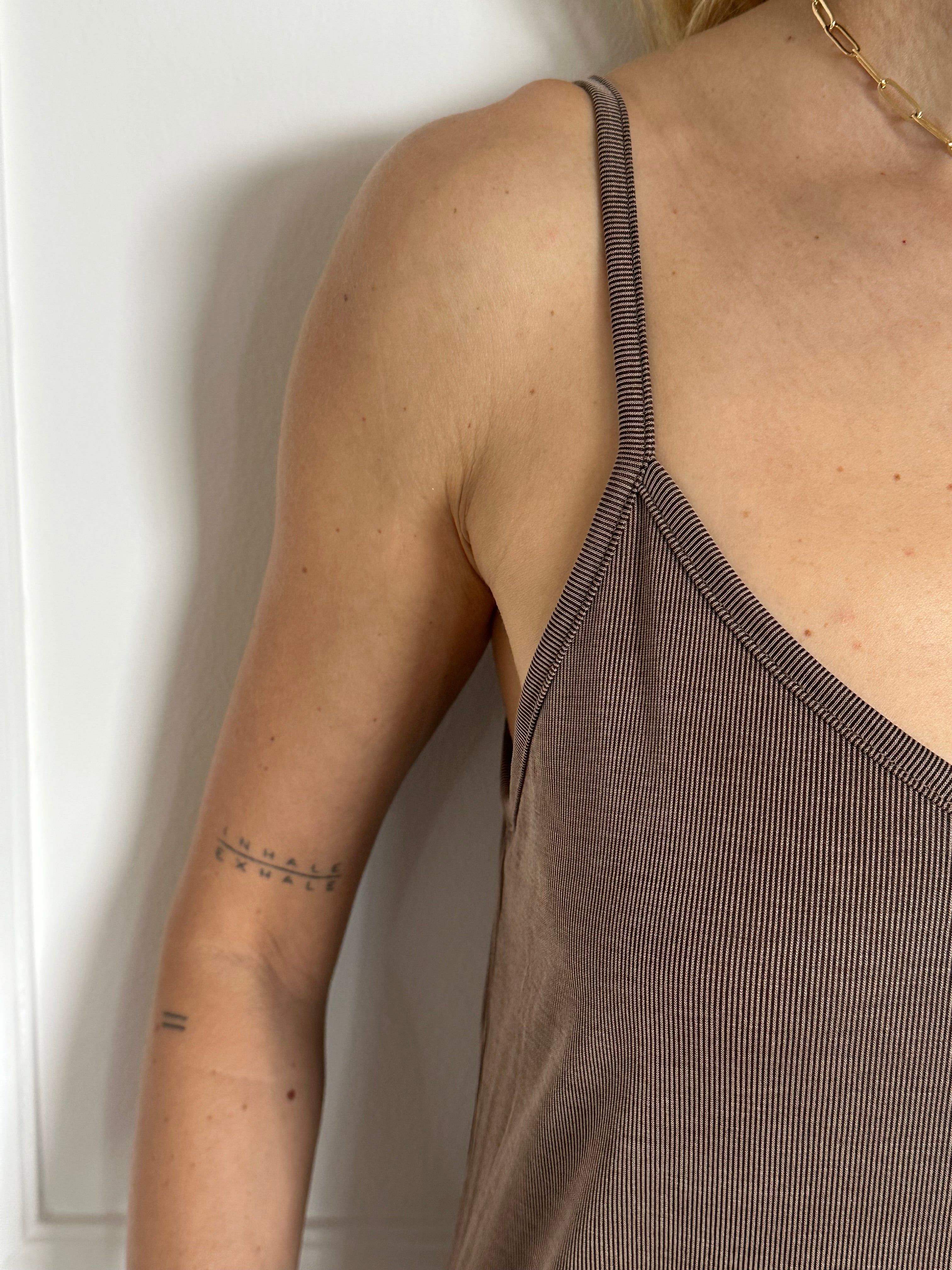 שמלת סופיה חומה