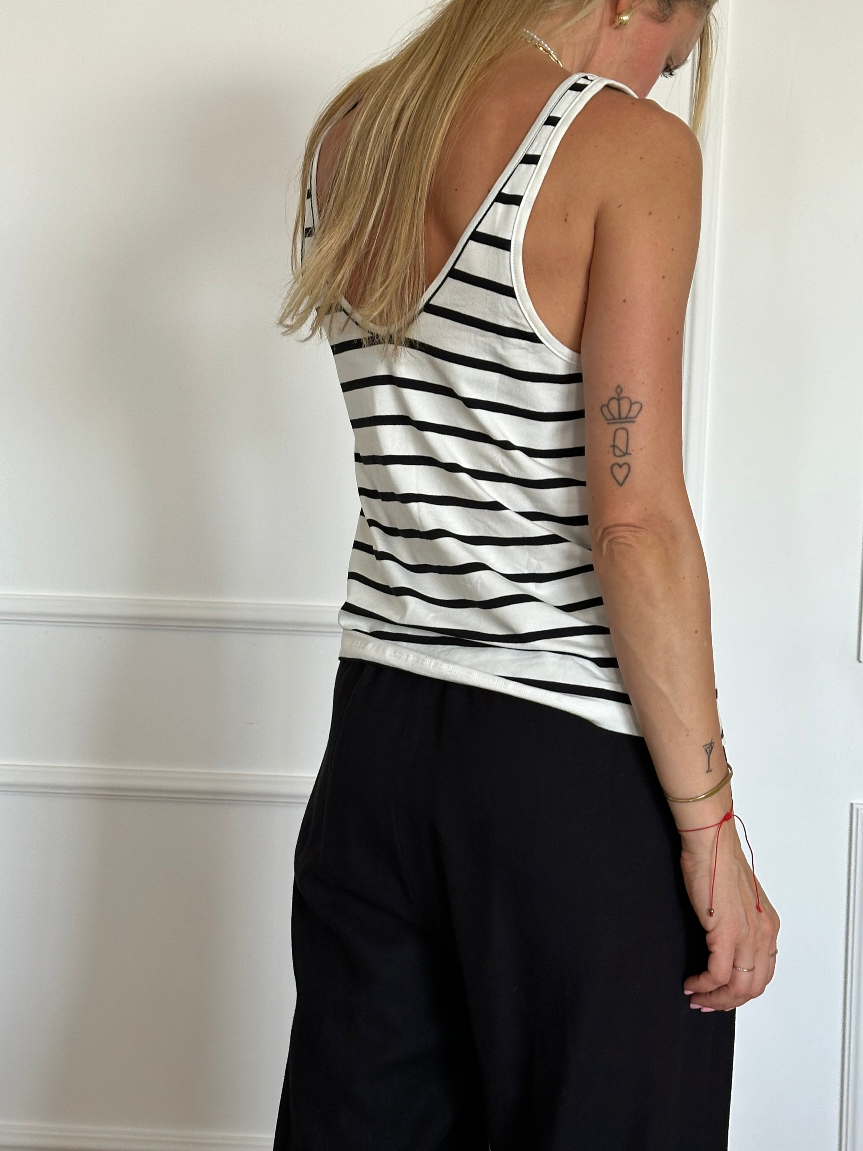 גופיית ניס פסים שחורים