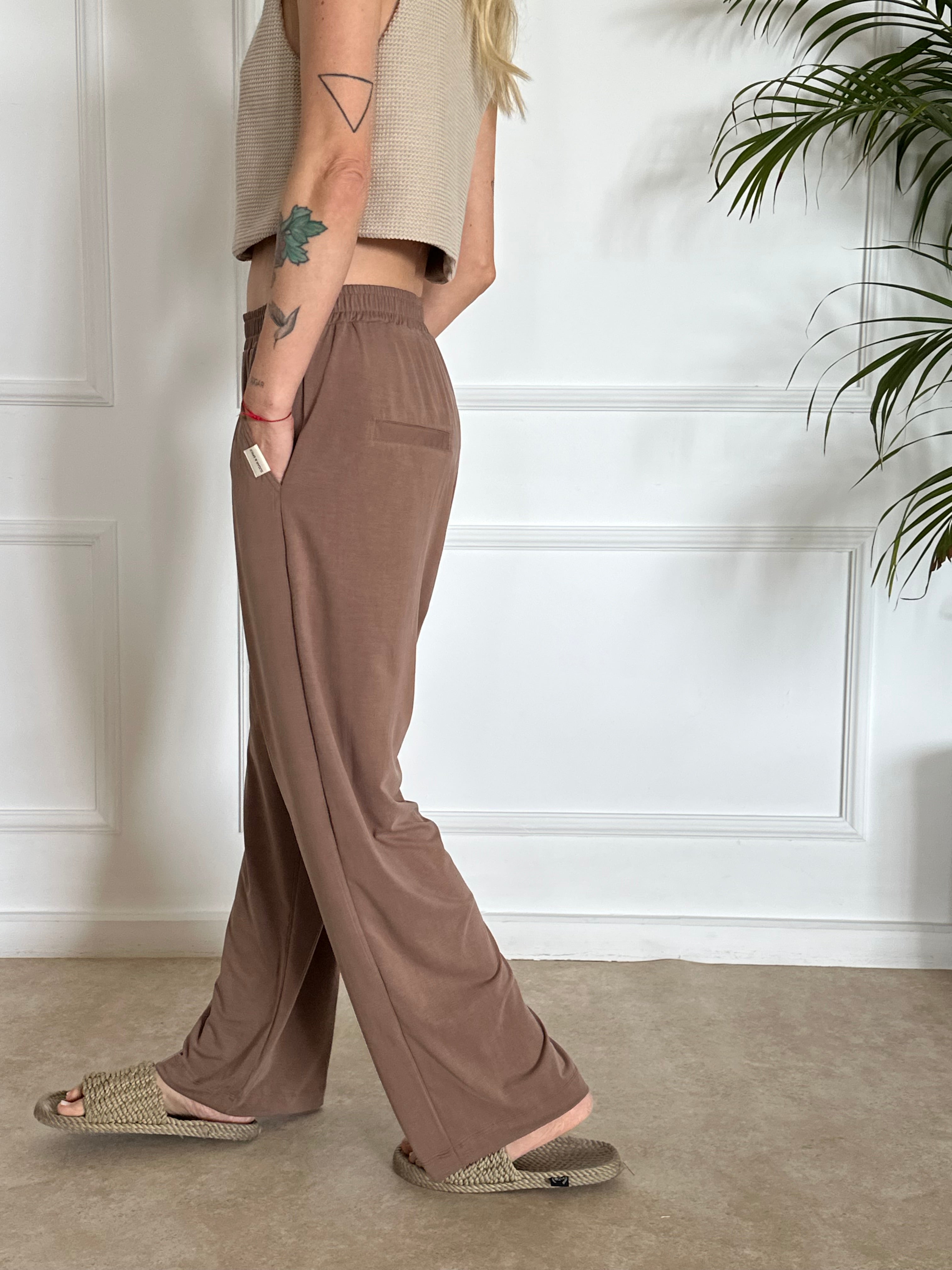 מכנסי EVA בראוני