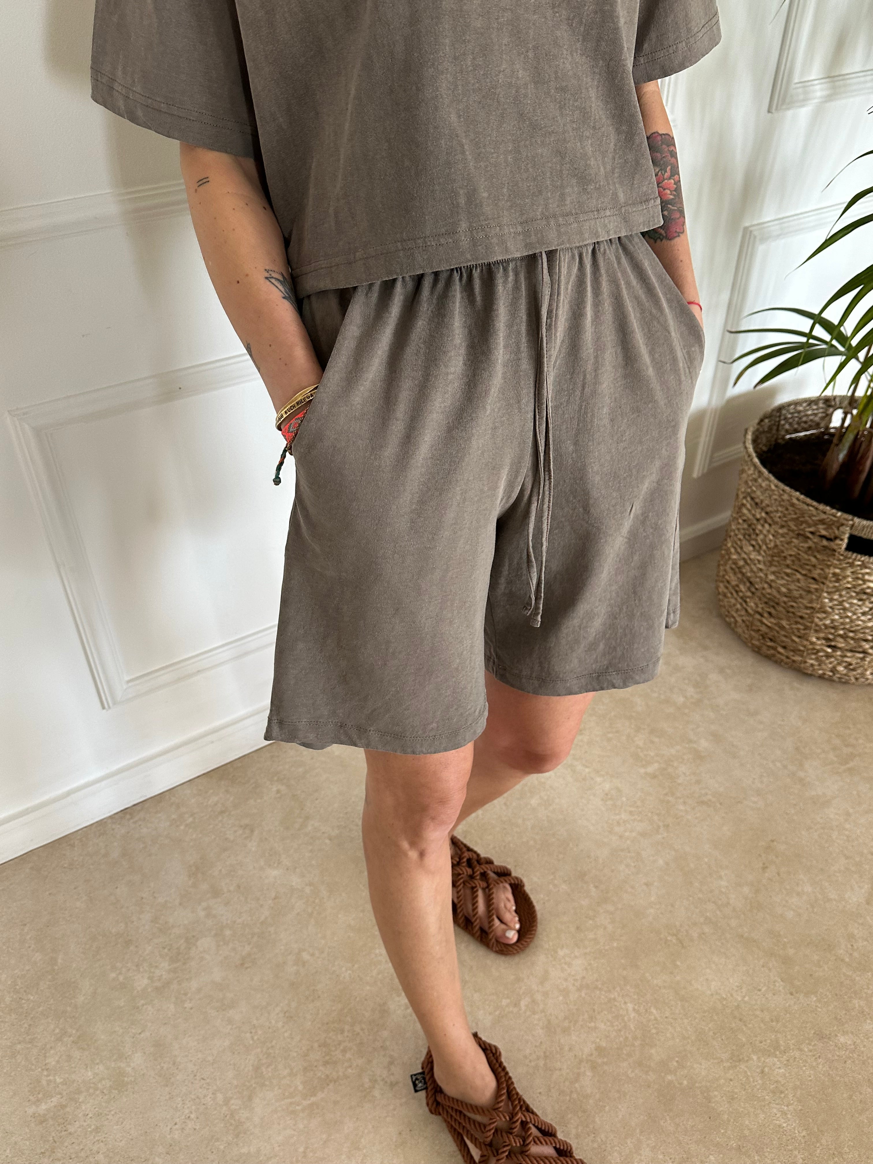 מכנסי ברמודה סטון ווש חומים