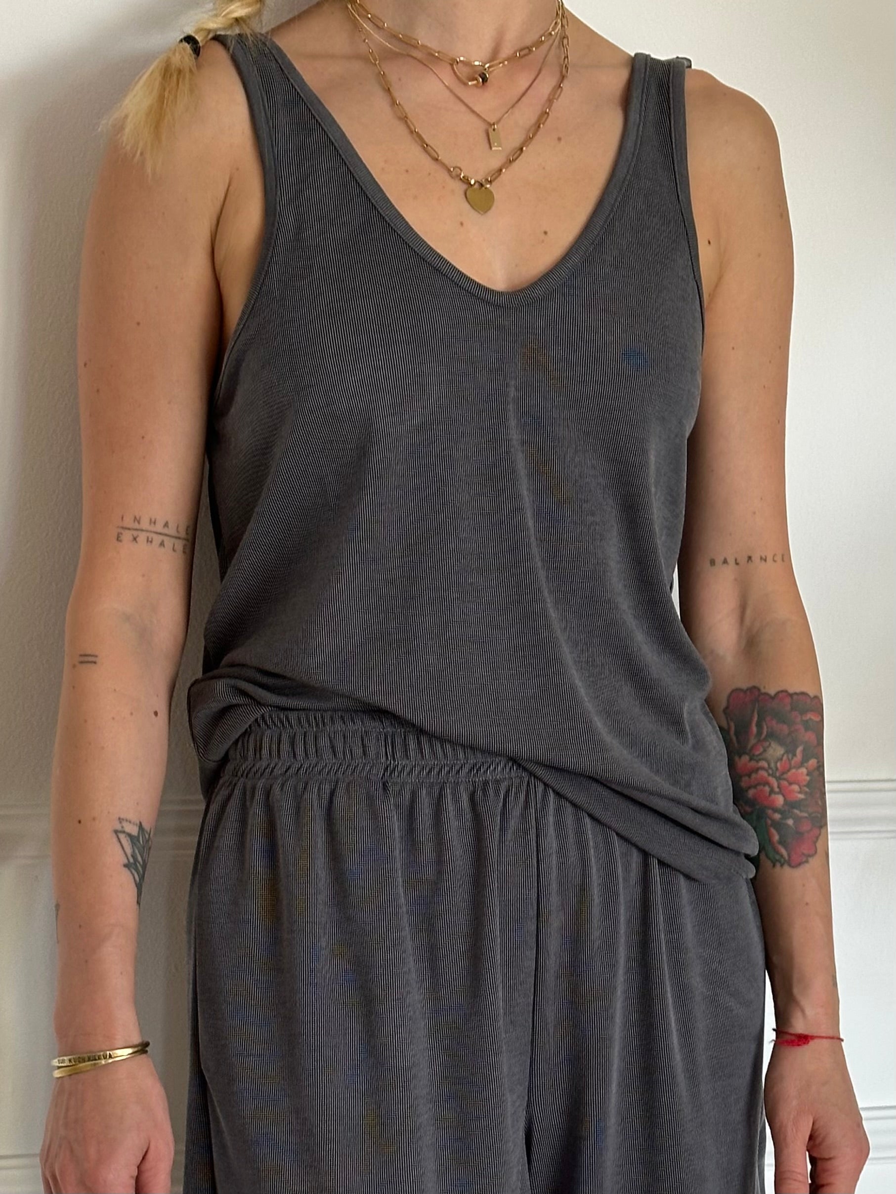 גופיית ניס אפורה פסים דקים