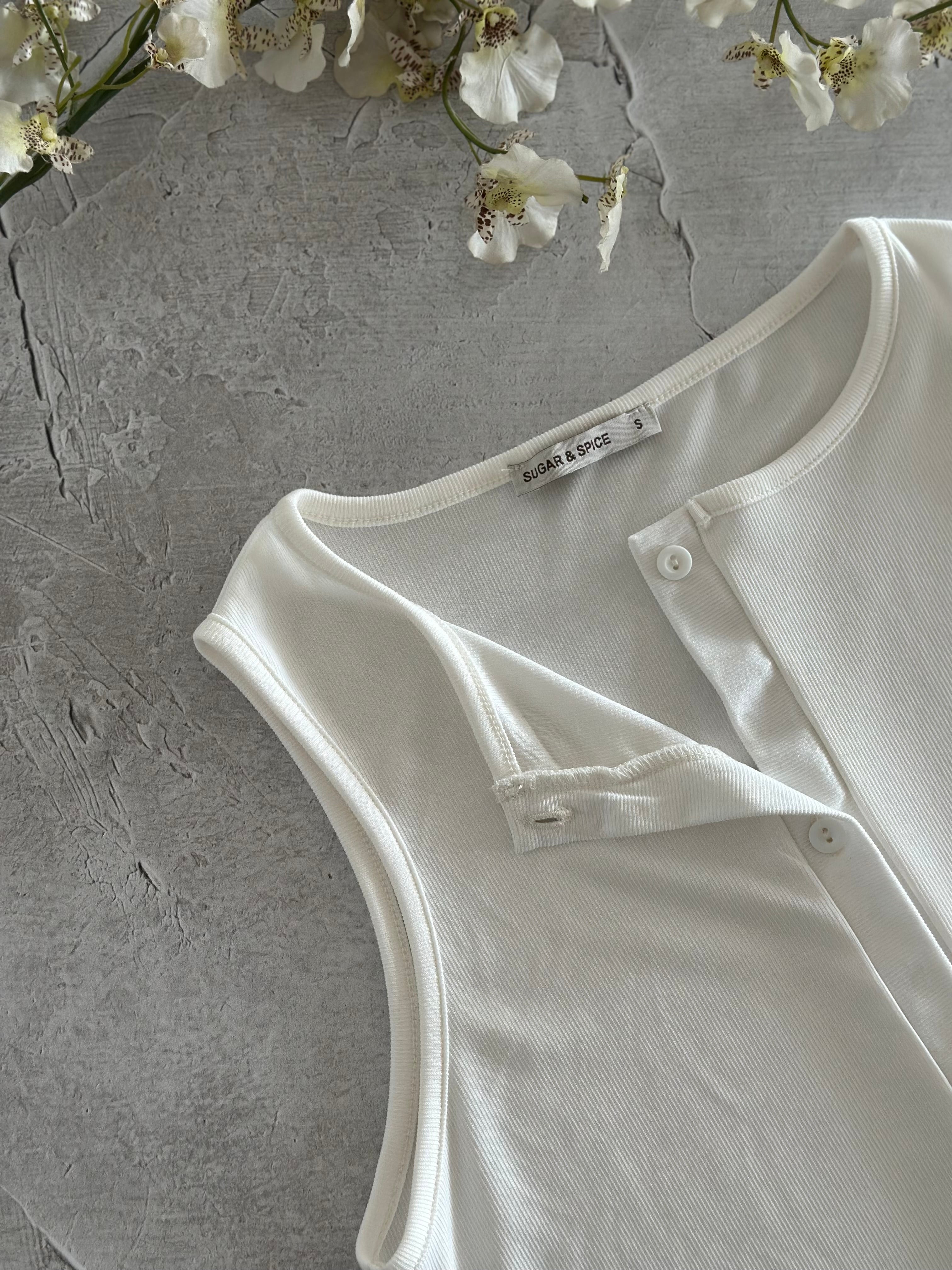 מארז 2 טופ כפתורים לבן + אפור פסים דקים