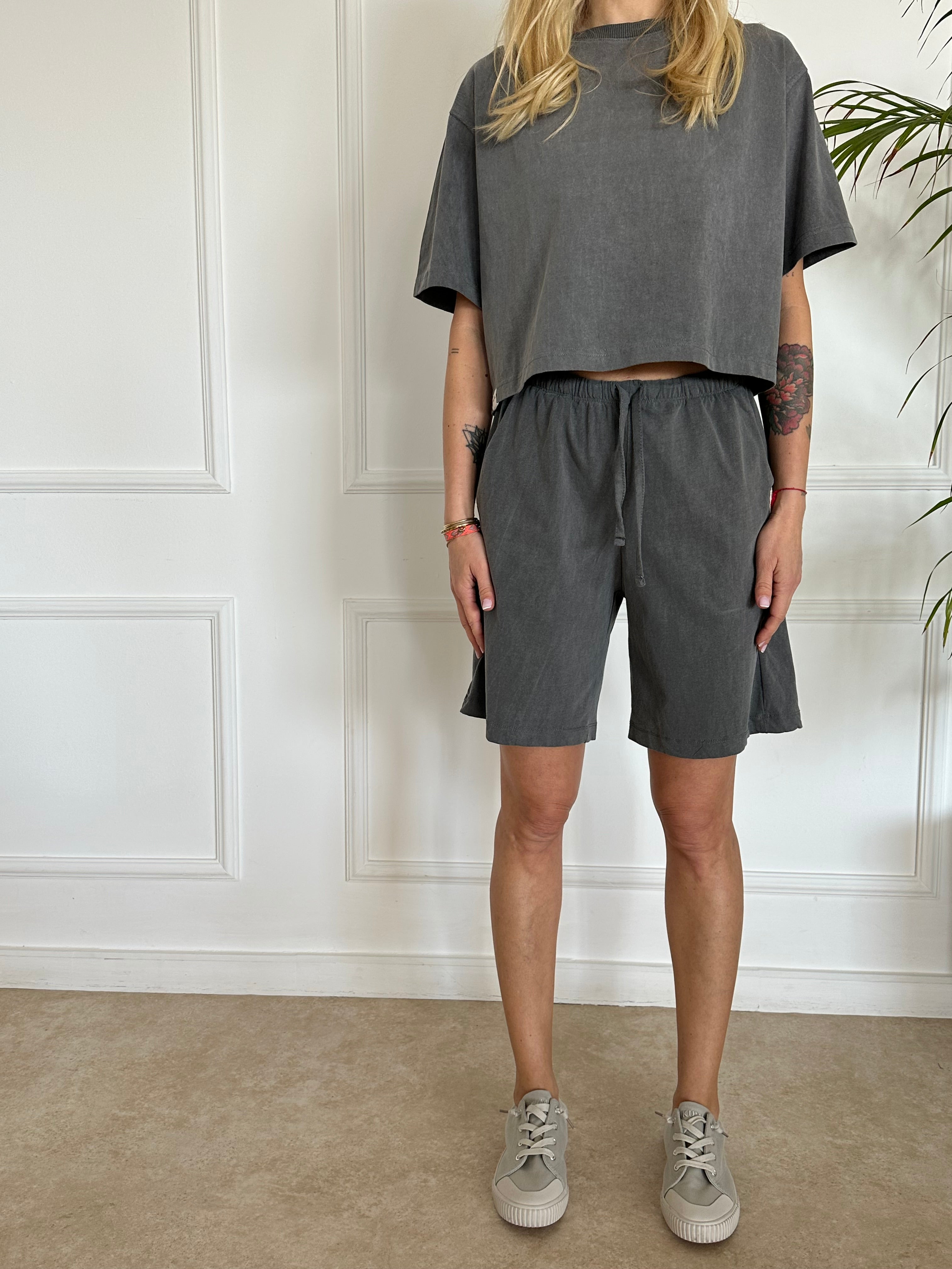 טי שירט קרופ אפורה