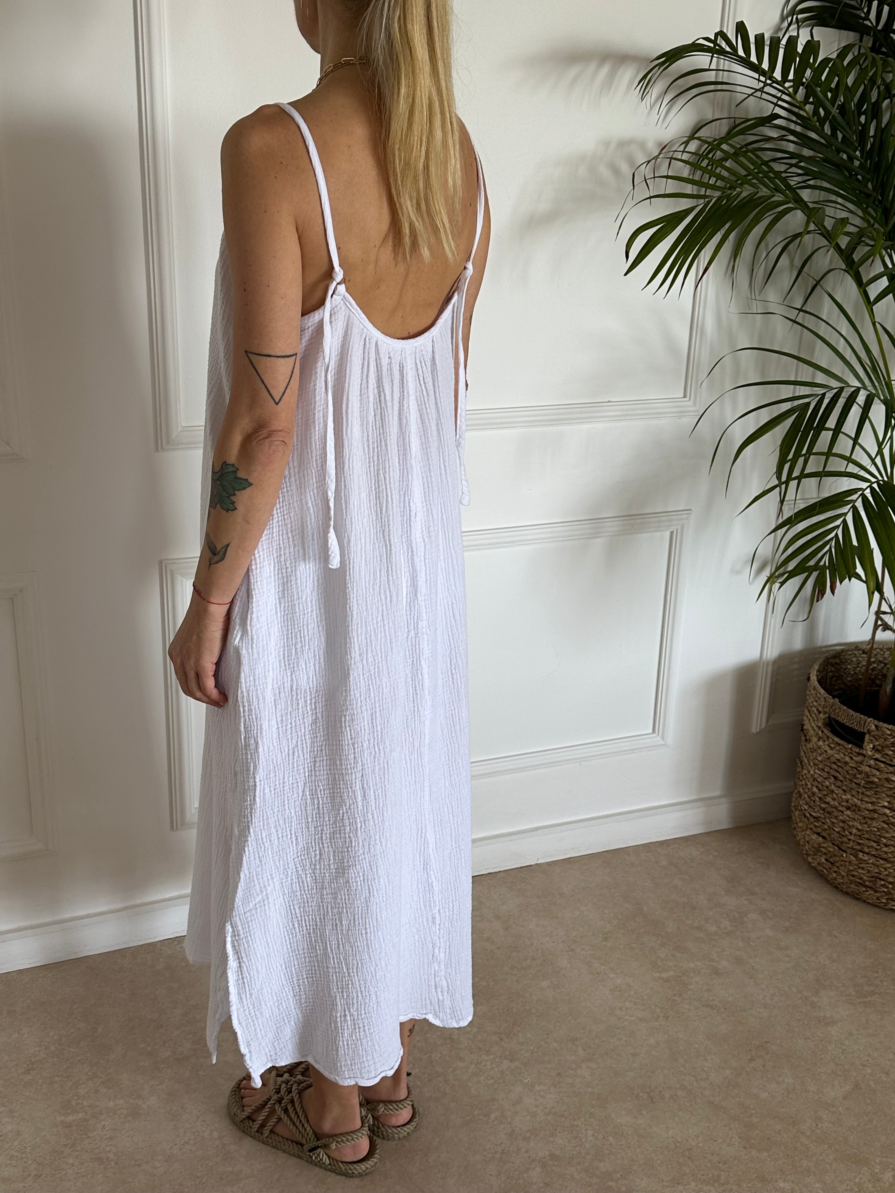 שמלת ELLA טטרה לבנה