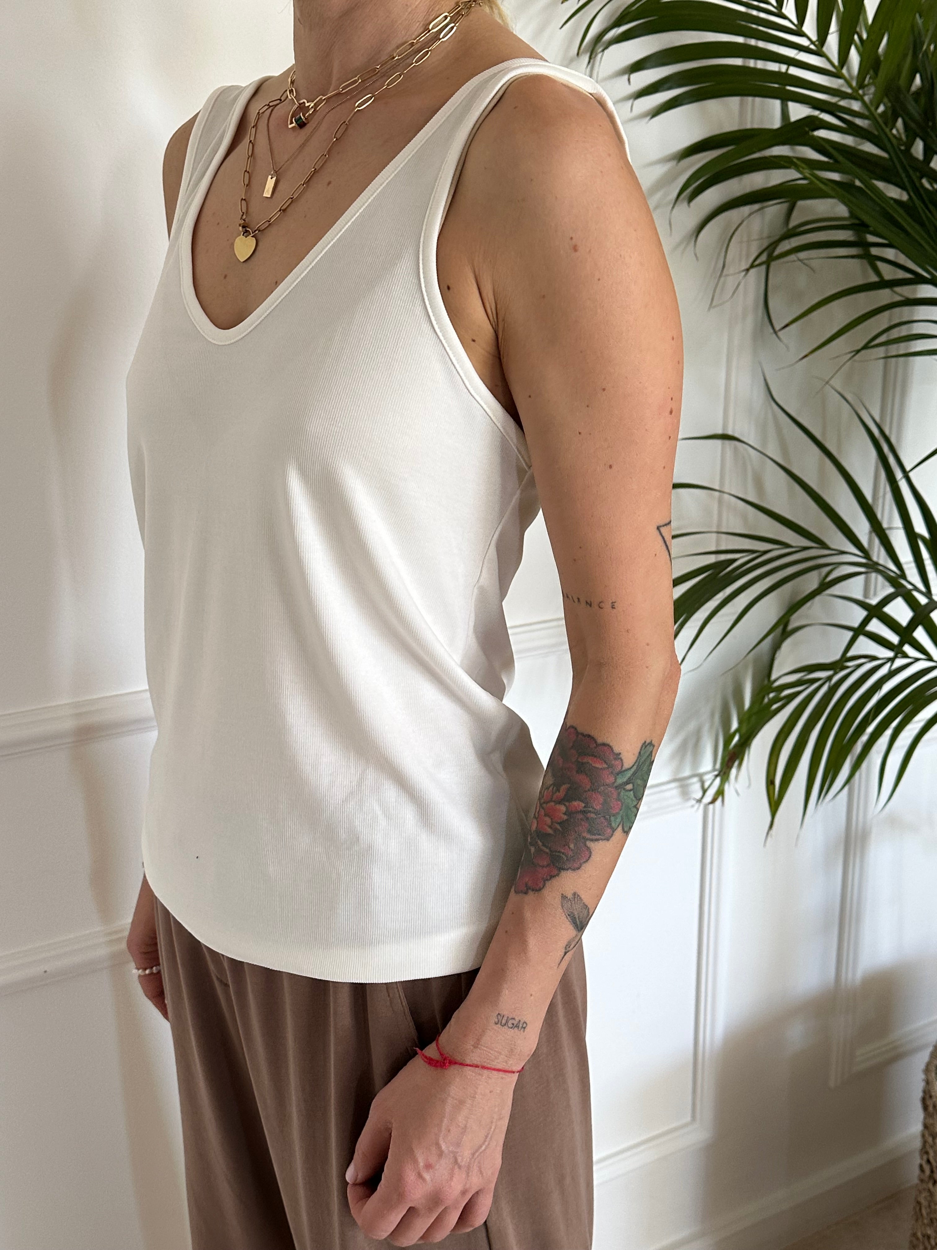 גופיית ניס לבנה פסים דקים