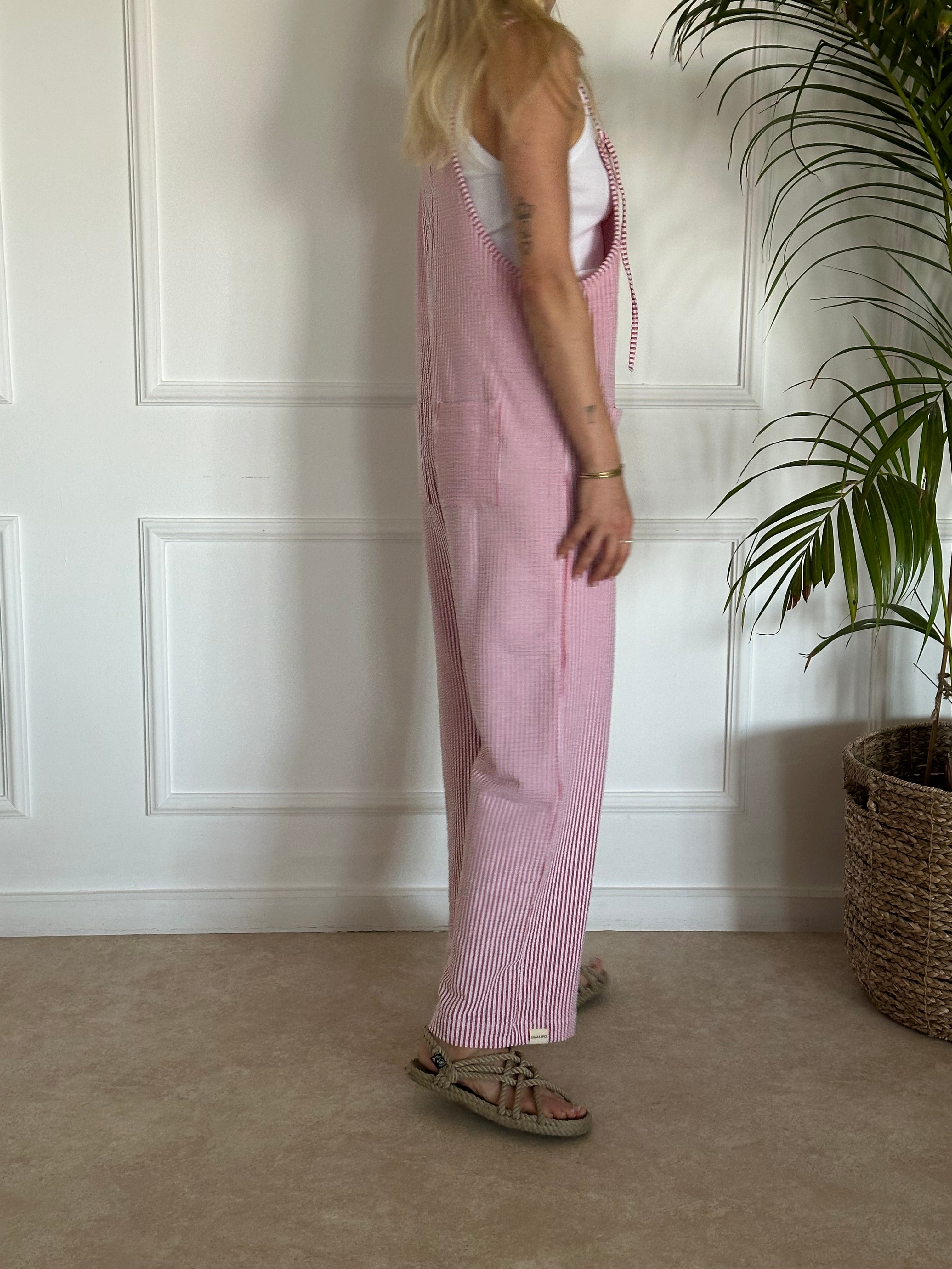 אוברול פסים אדומים