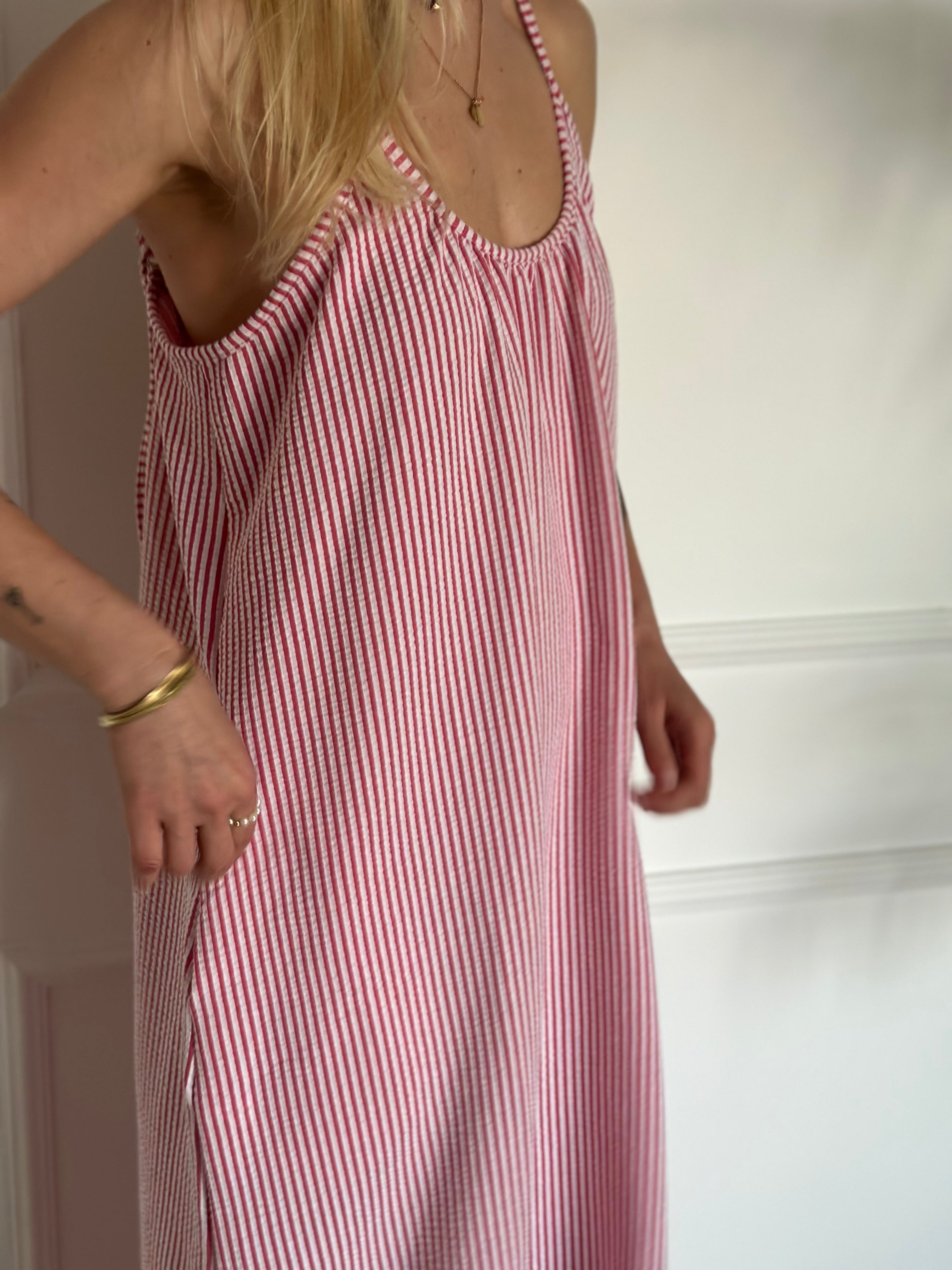 שמלת ELLA פסים אדומים