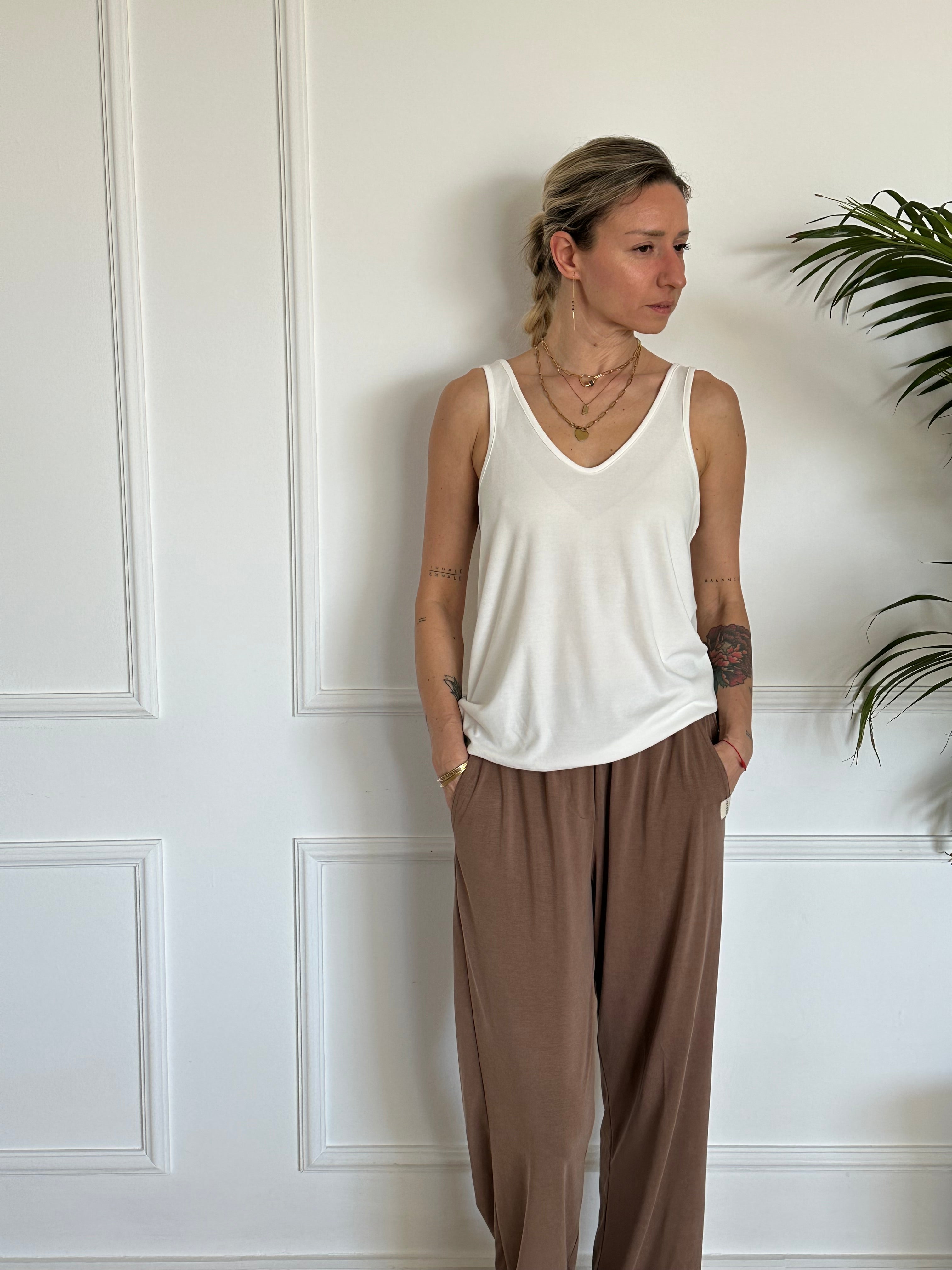 גופיית ניס לבנה פסים דקים