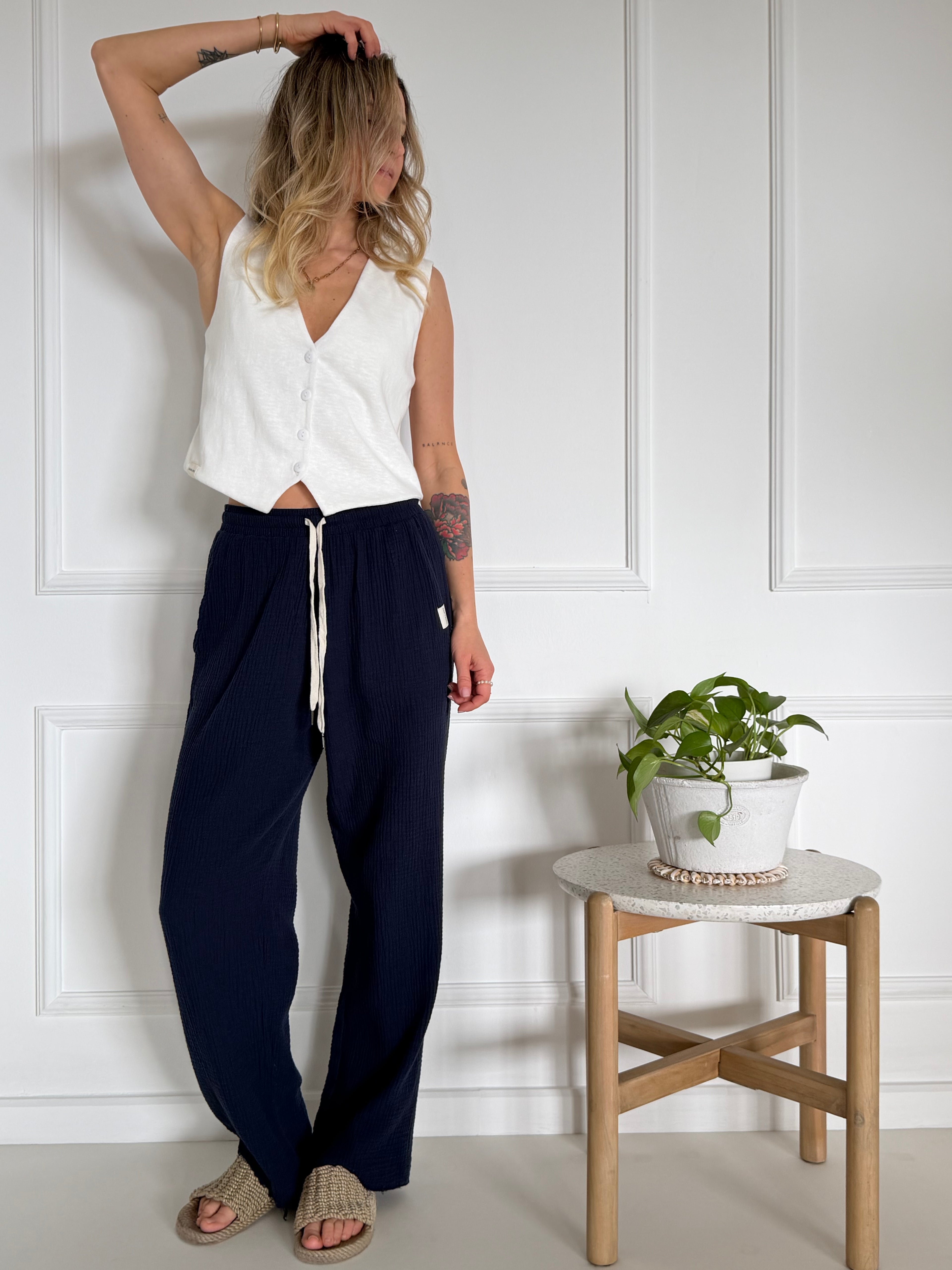 ווסט כפתורים לבן