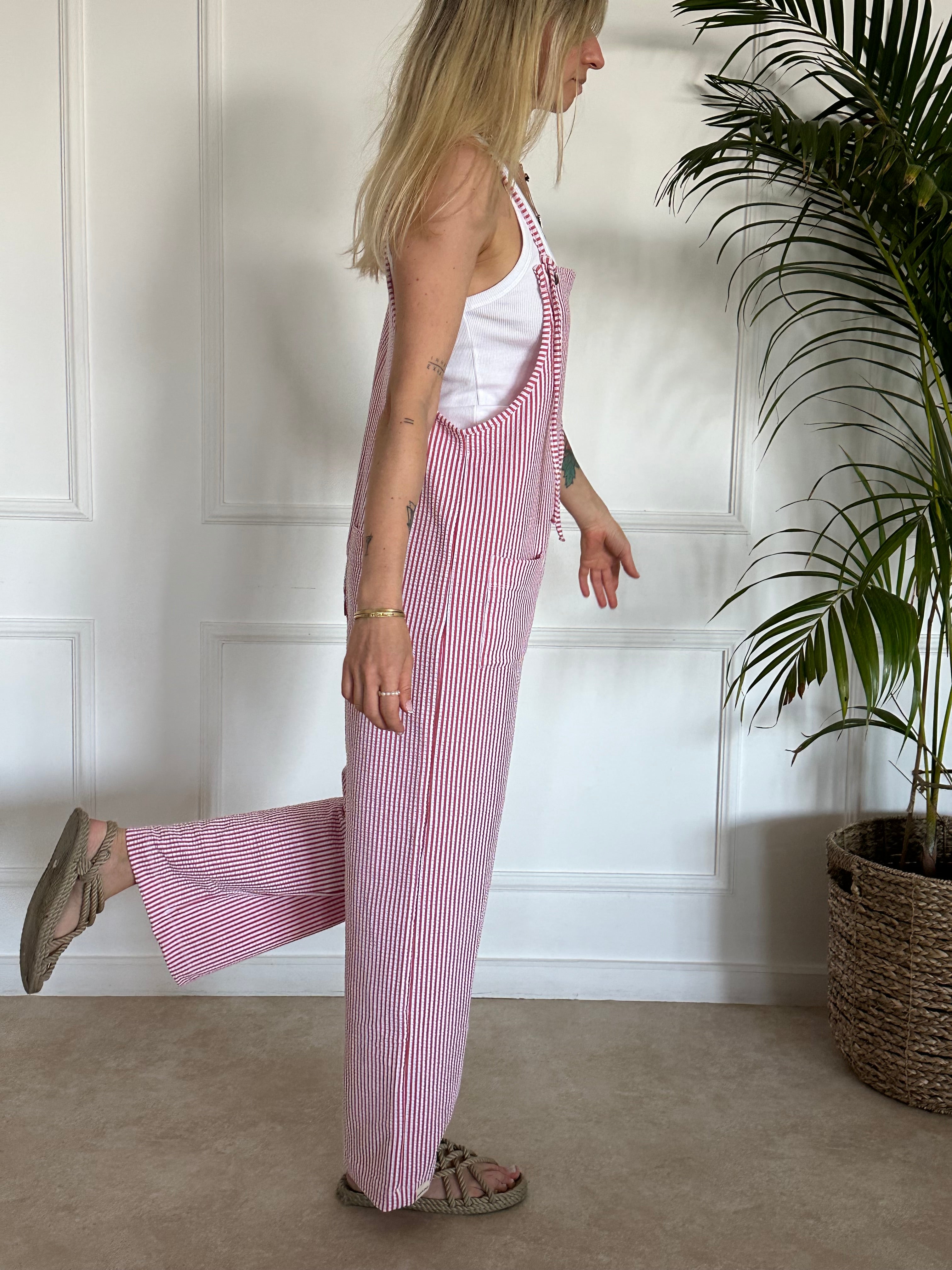 אוברול פסים אדומים